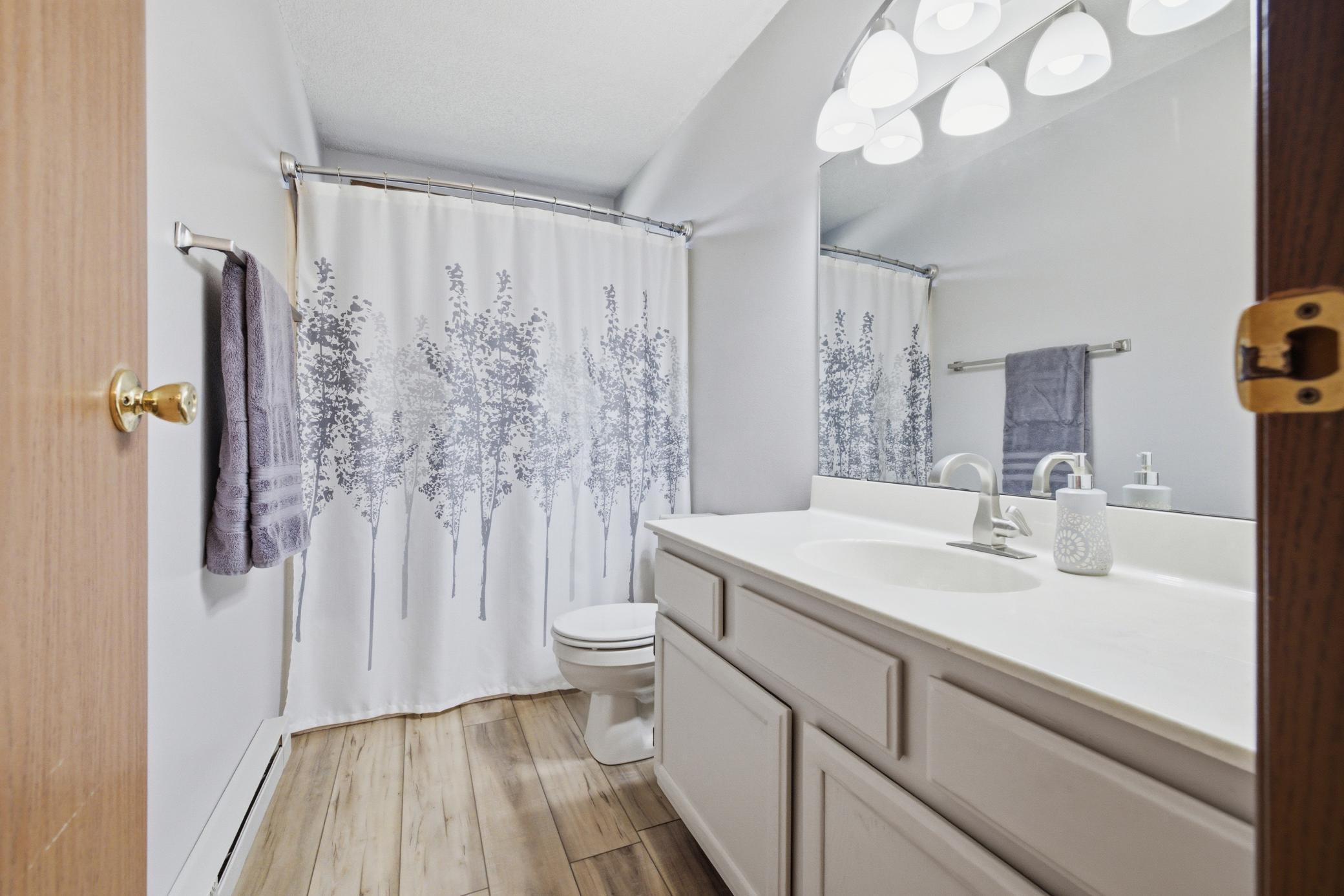 1993 single family home for sale at 1407 7th Street W in West Fargo, ND — 4 bed, 2 bath (photo 26 of 57)