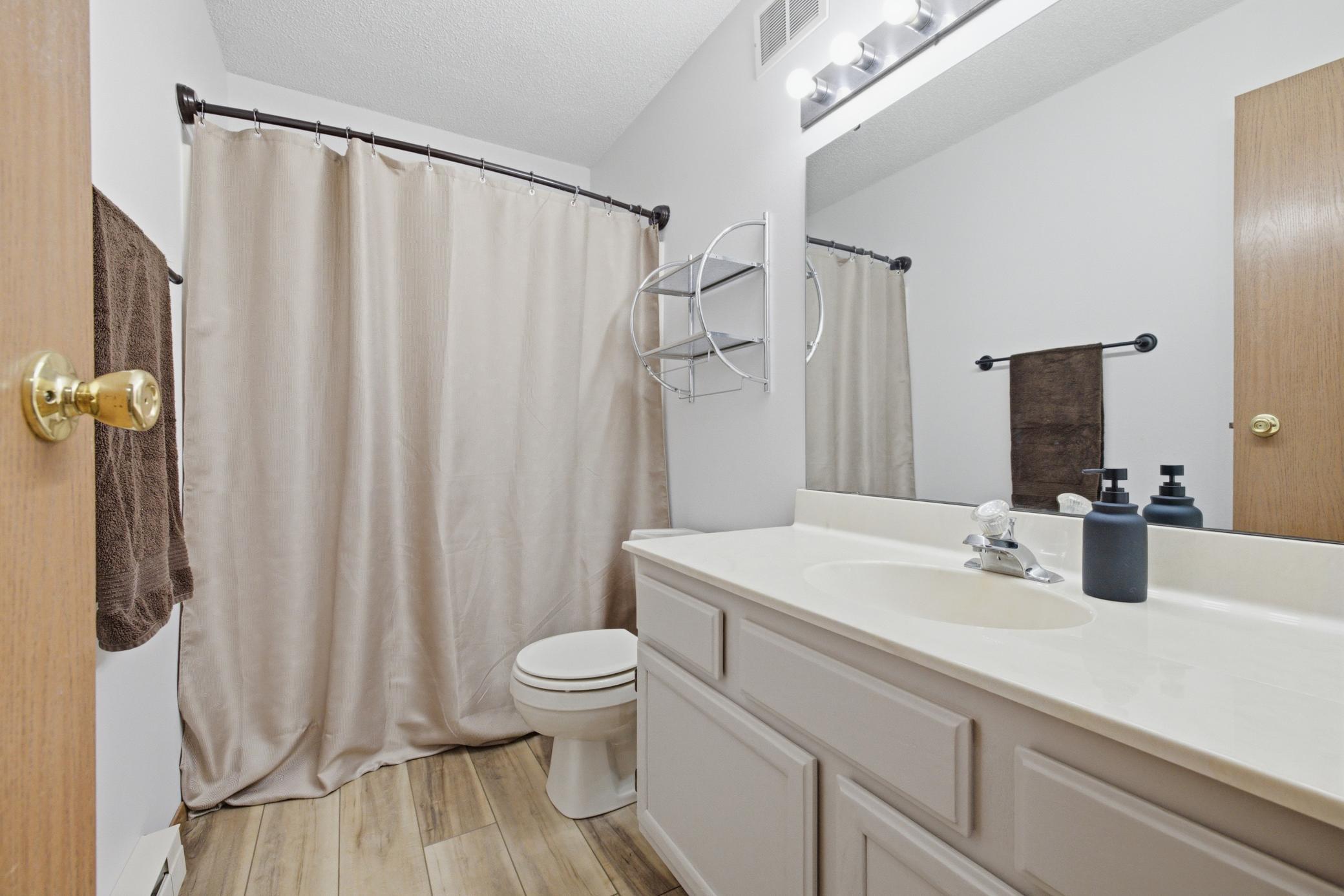 1993 single family home for sale at 1407 7th Street W in West Fargo, ND — 4 bed, 2 bath (photo 27 of 57)