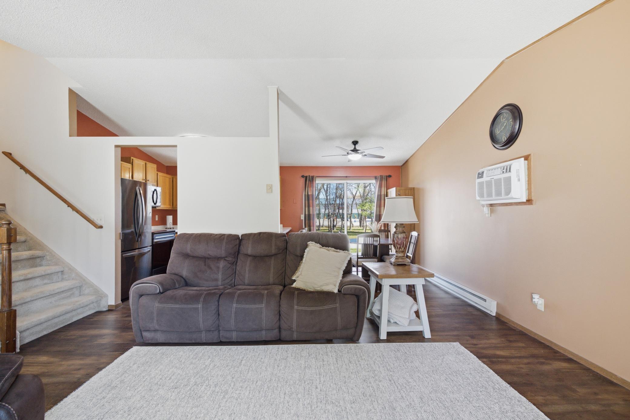 1993 single family home for sale at 1407 7th Street W in West Fargo, ND — 4 bed, 2 bath (photo 4 of 57)