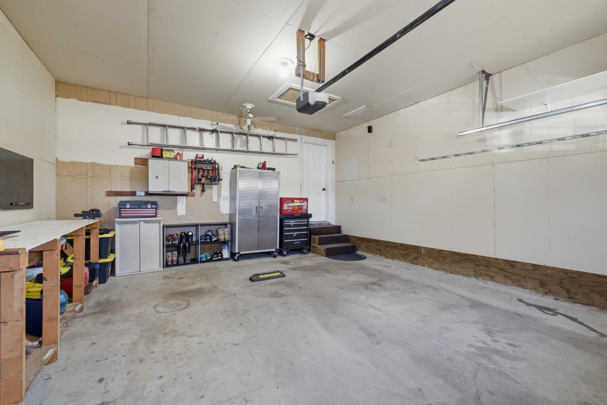 1993 single family home for sale at 1407 7th Street W in West Fargo, ND — 4 bed, 2 bath (photo 37 of 57)