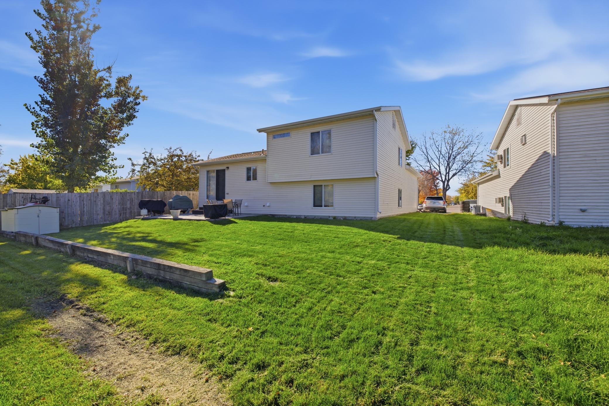 1993 single family home for sale at 1407 7th Street W in West Fargo, ND — 4 bed, 2 bath (photo 39 of 57)