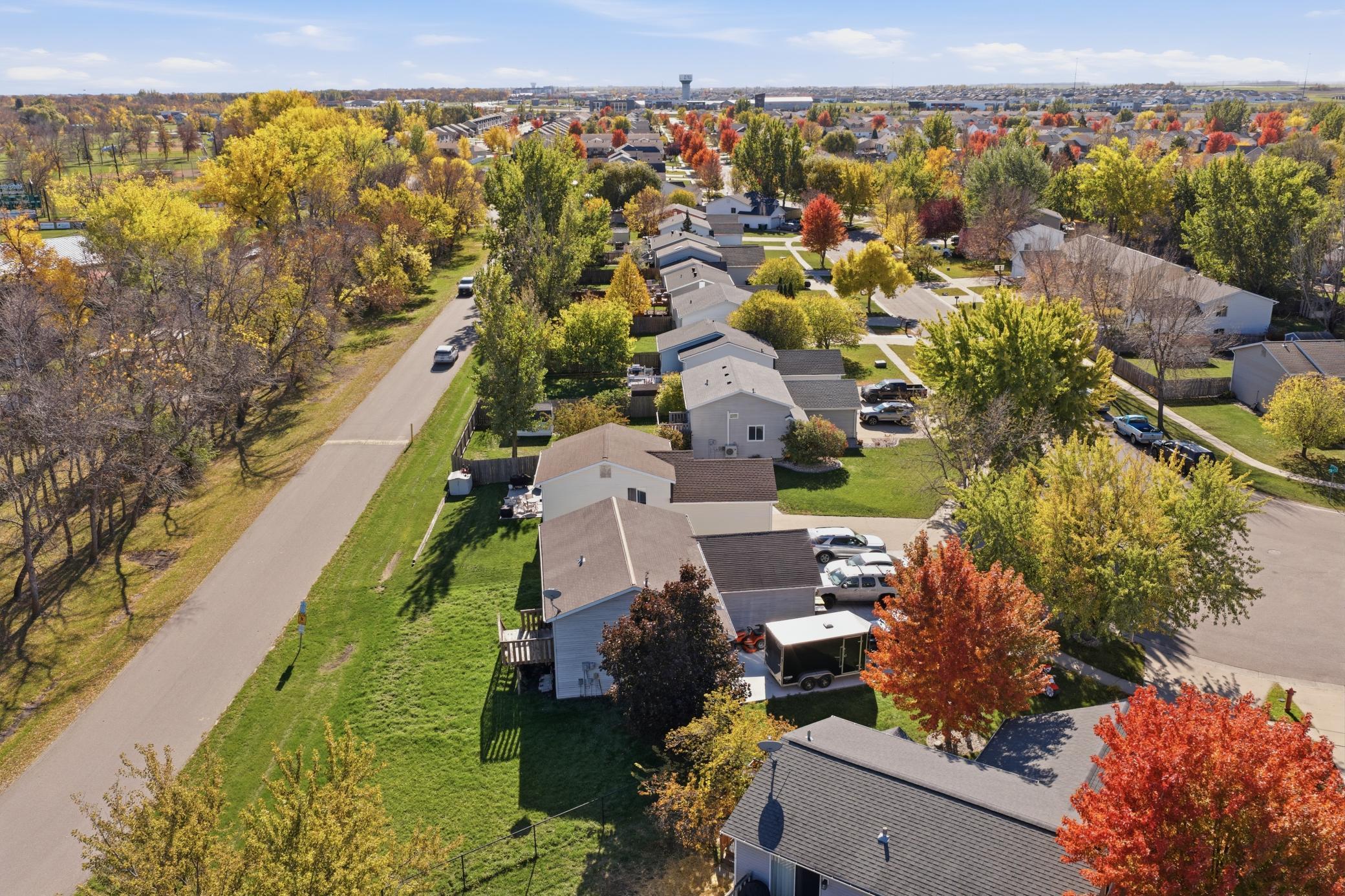 1993 single family home for sale at 1407 7th Street W in West Fargo, ND — 4 bed, 2 bath (photo 41 of 57)