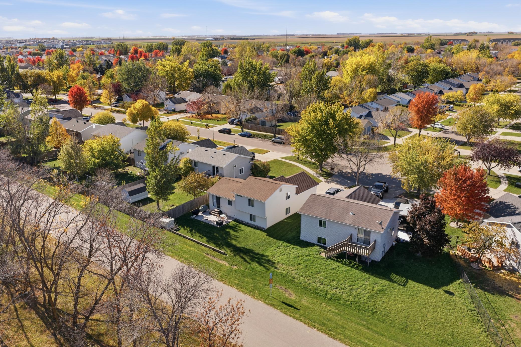 1993 single family home for sale at 1407 7th Street W in West Fargo, ND — 4 bed, 2 bath (photo 42 of 57)