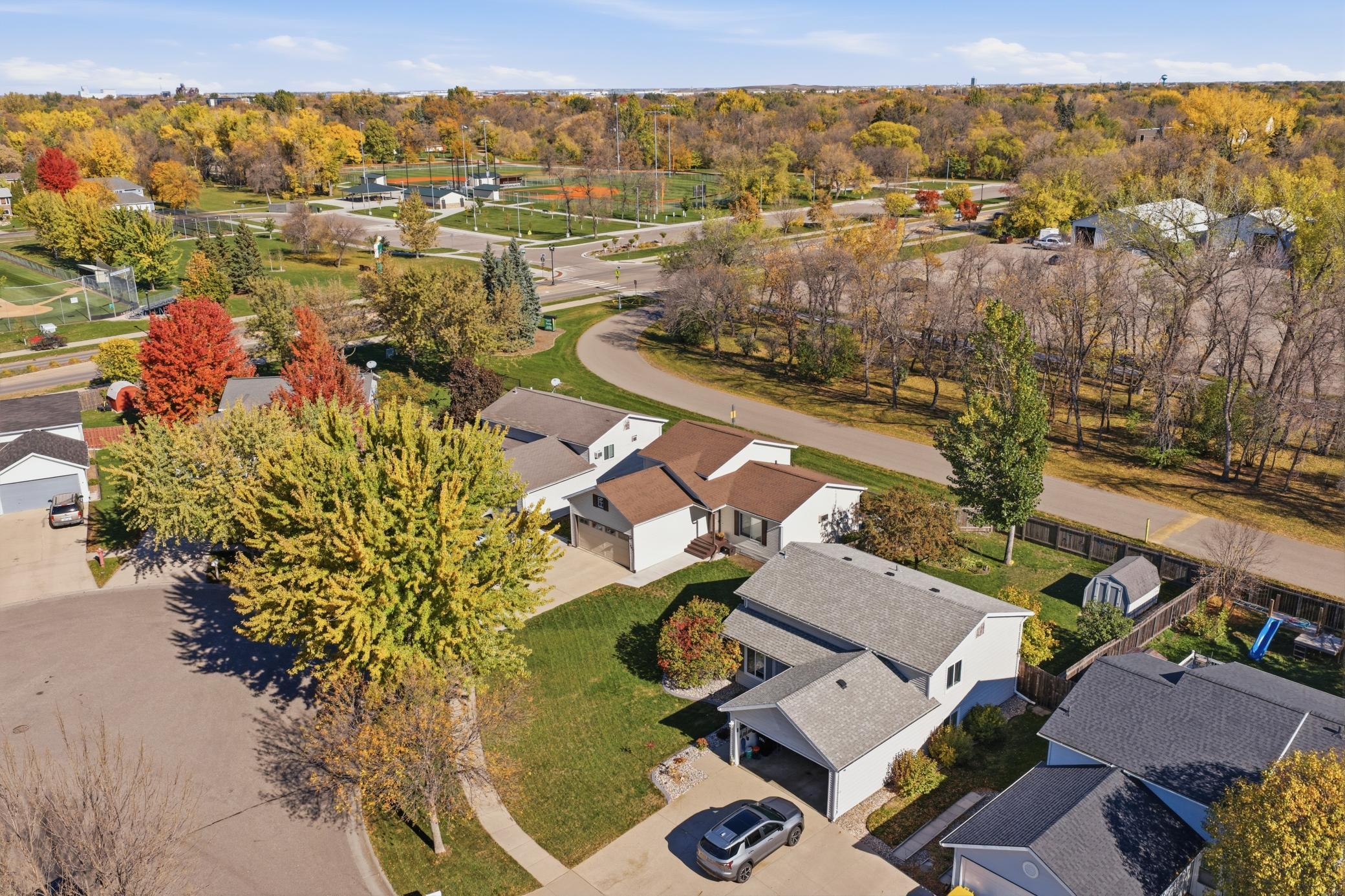 1993 single family home for sale at 1407 7th Street W in West Fargo, ND — 4 bed, 2 bath (photo 43 of 57)