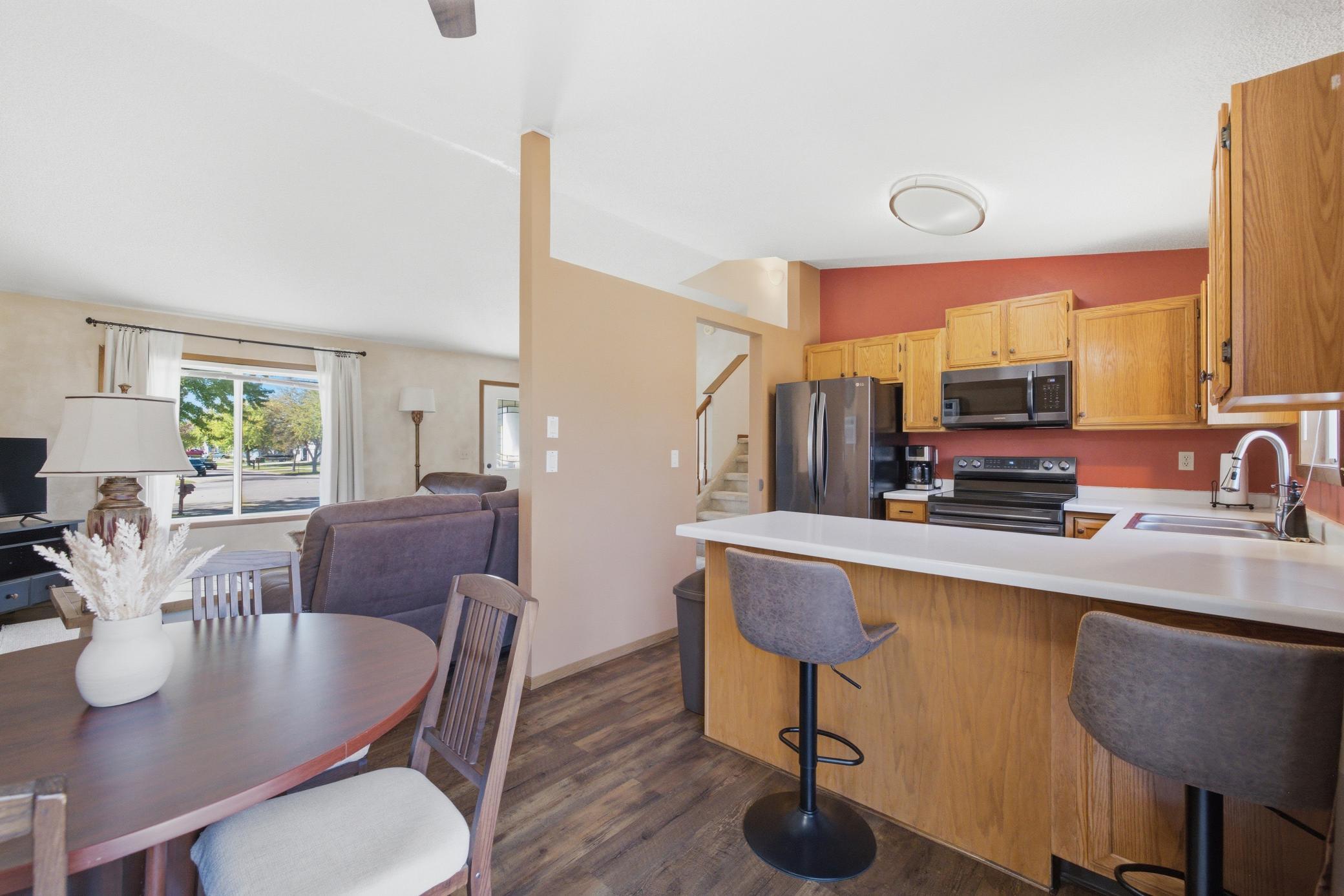 1993 single family home for sale at 1407 7th Street W in West Fargo, ND — 4 bed, 2 bath (photo 6 of 57)