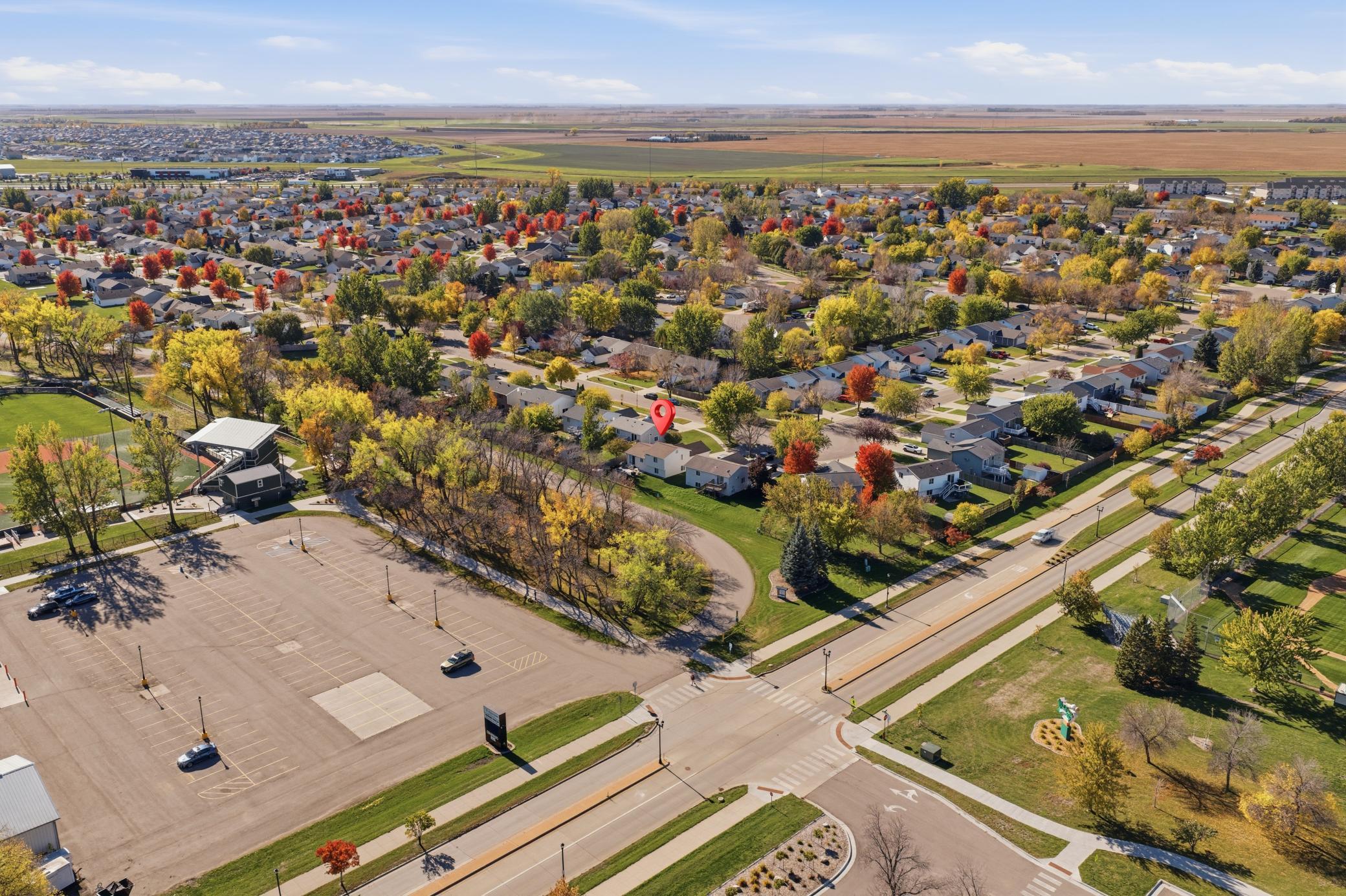 1993 single family home for sale at 1407 7th Street W in West Fargo, ND — 4 bed, 2 bath (photo 51 of 57)