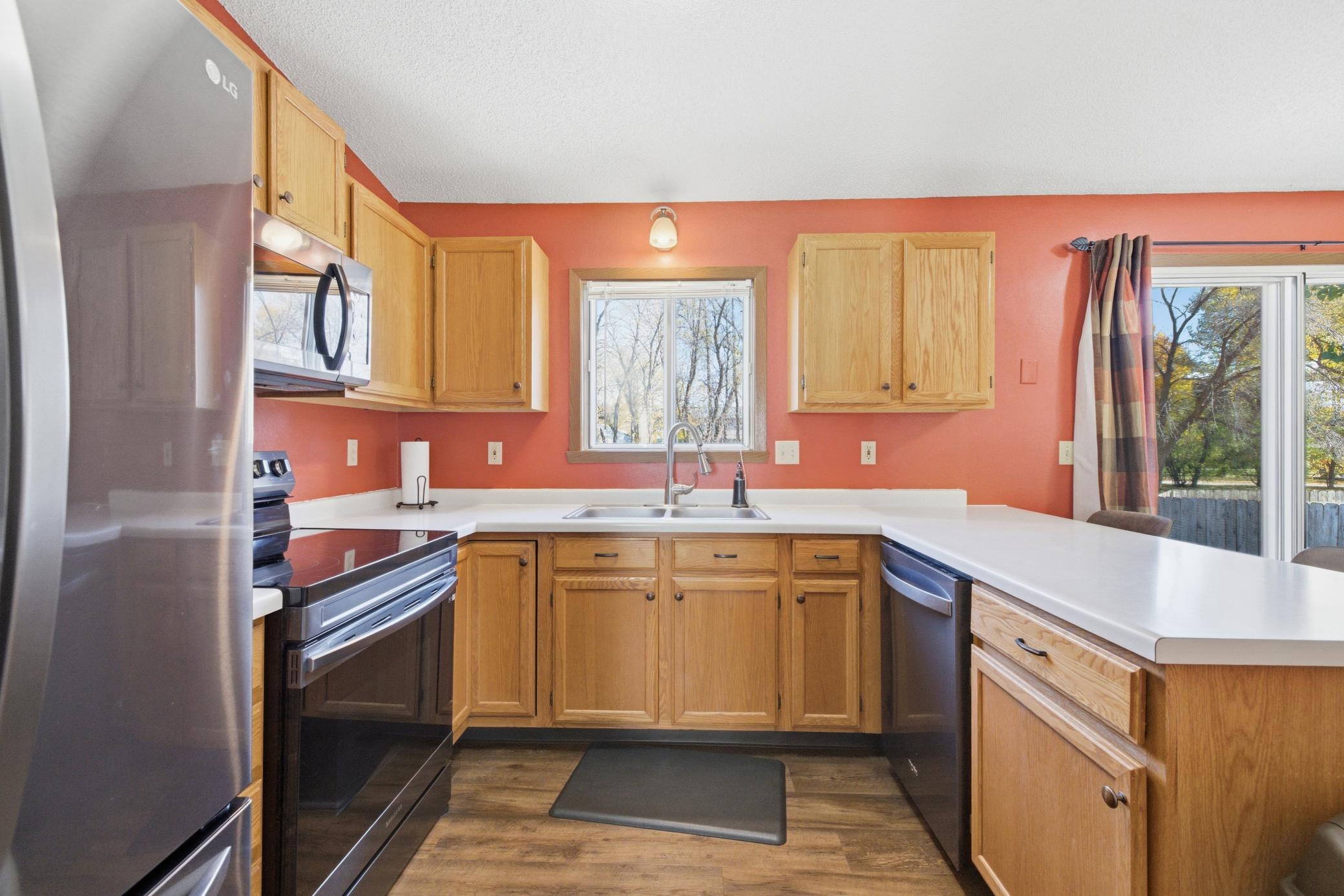 1993 single family home for sale at 1407 7th Street W in West Fargo, ND — 4 bed, 2 bath (photo 9 of 57)