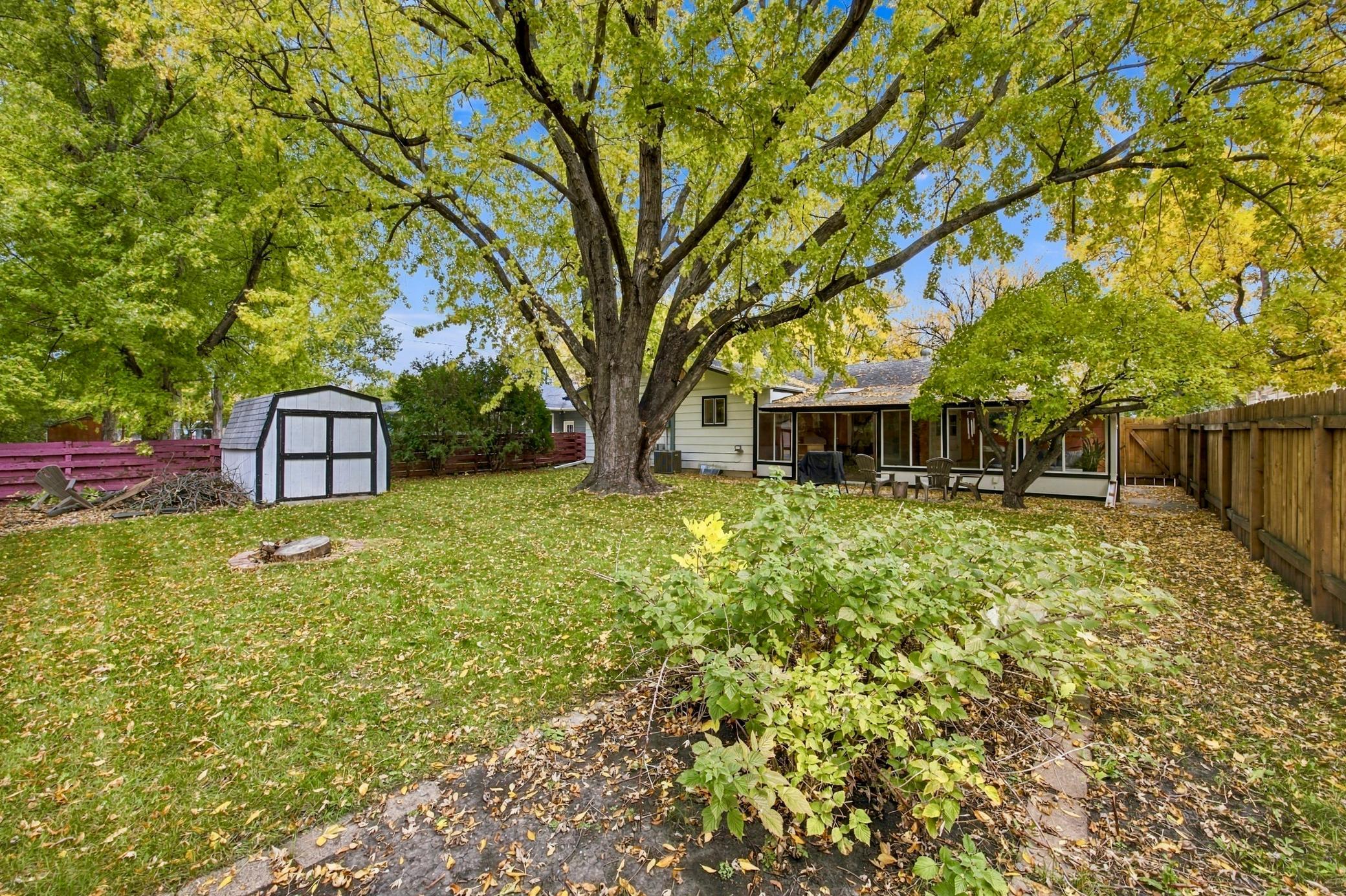 1969 single family home for sale at 1911 18th Street S in Moorhead, MN — 3 bed, 2 bath (photo 2 of 31)