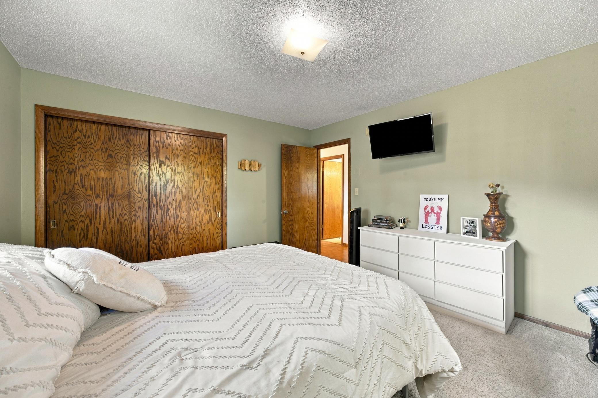 1969 single family home for sale at 1911 18th Street S in Moorhead, MN — 3 bed, 2 bath (photo 14 of 31)