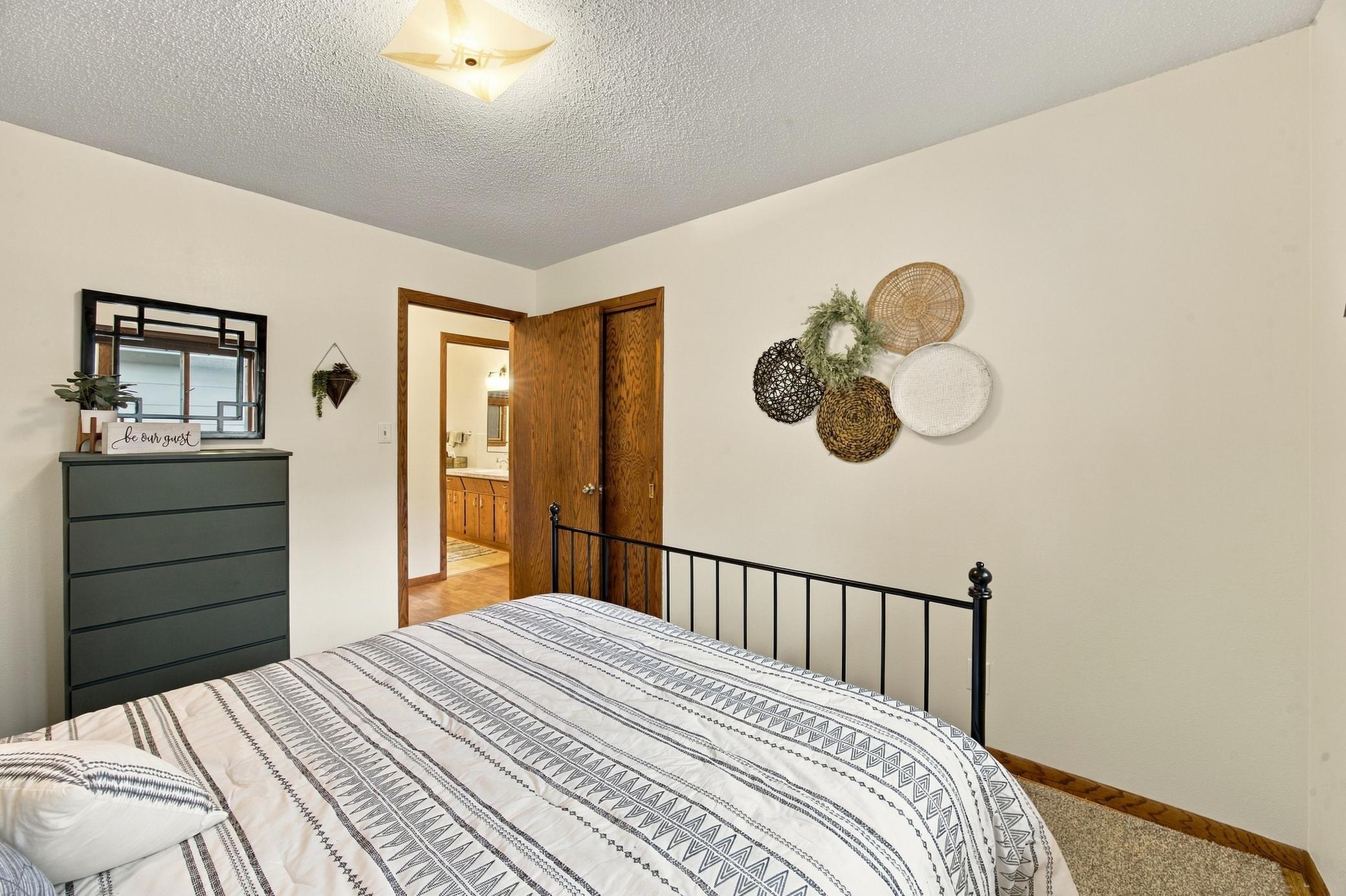 1969 single family home for sale at 1911 18th Street S in Moorhead, MN — 3 bed, 2 bath (photo 16 of 31)