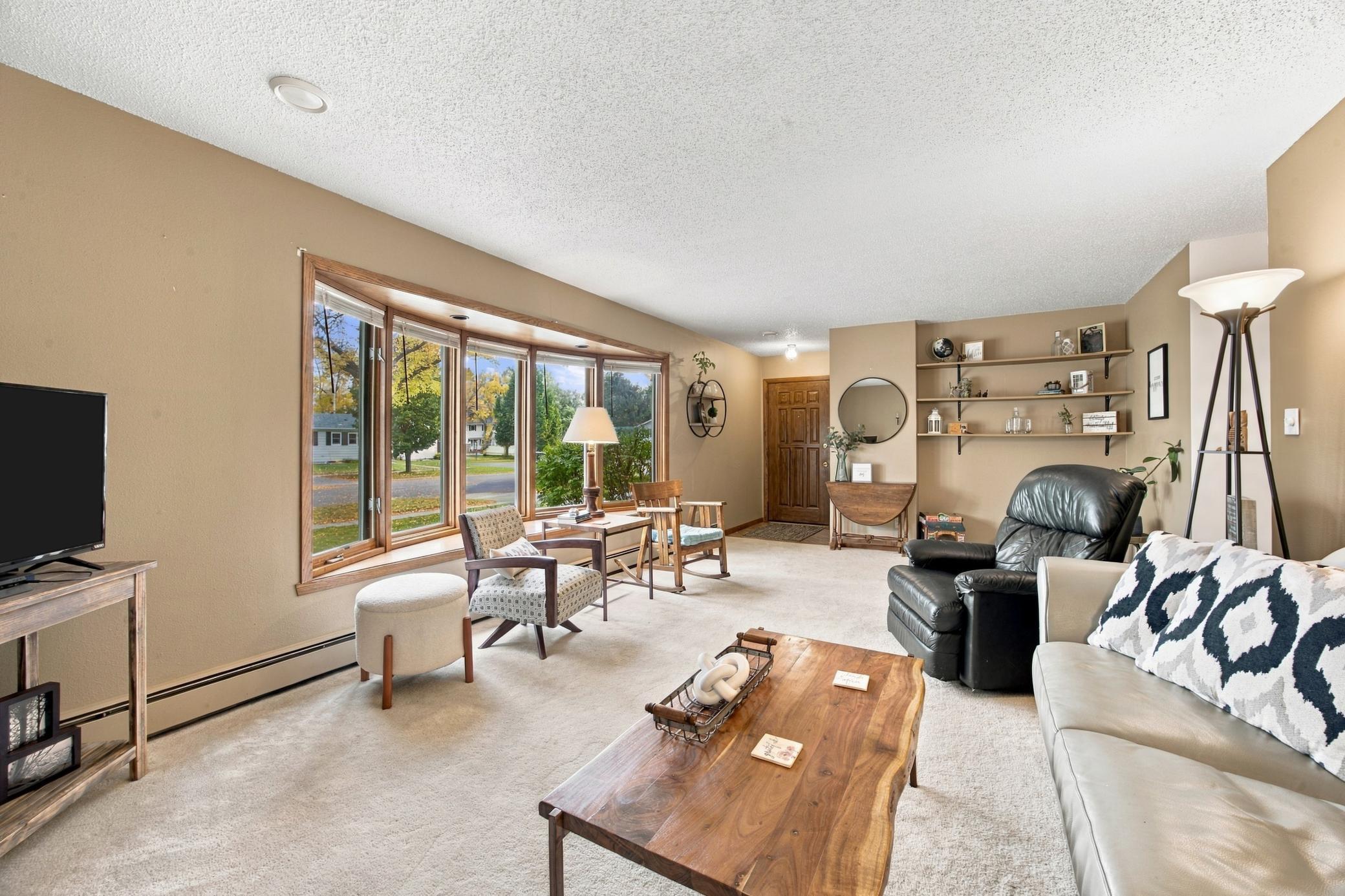 1969 single family home for sale at 1911 18th Street S in Moorhead, MN — 3 bed, 2 bath (photo 3 of 31)