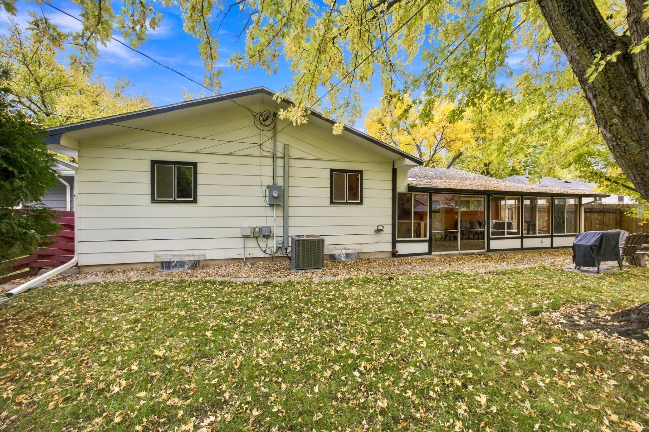 1969 single family home for sale at 1911 18th Street S in Moorhead, MN — 3 bed, 2 bath (photo 24 of 31)