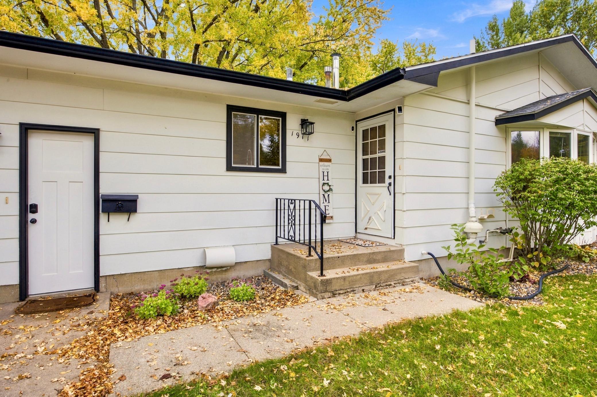 1969 single family home for sale at 1911 18th Street S in Moorhead, MN — 3 bed, 2 bath (photo 30 of 31)