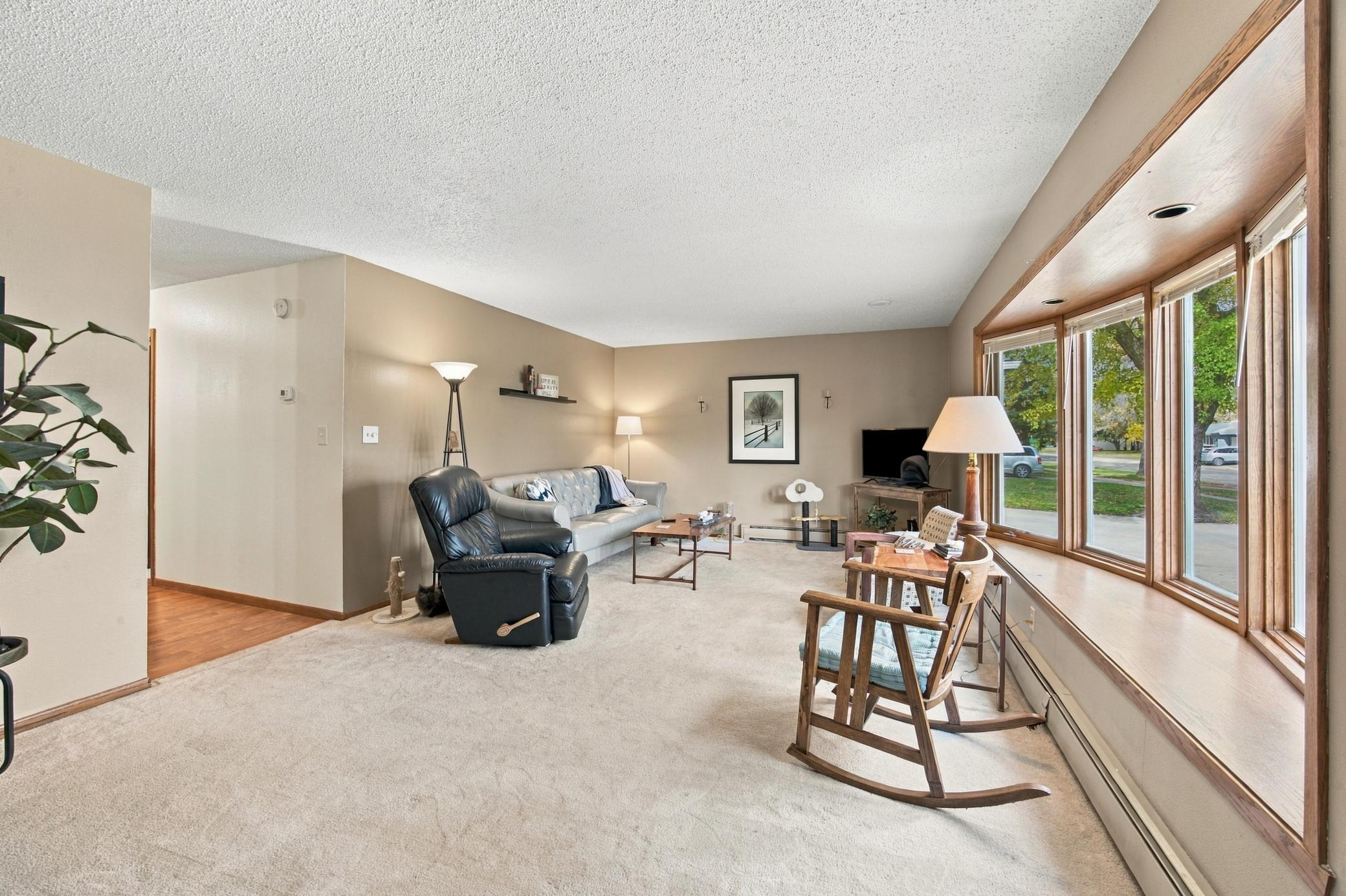 1969 single family home for sale at 1911 18th Street S in Moorhead, MN — 3 bed, 2 bath (photo 4 of 31)