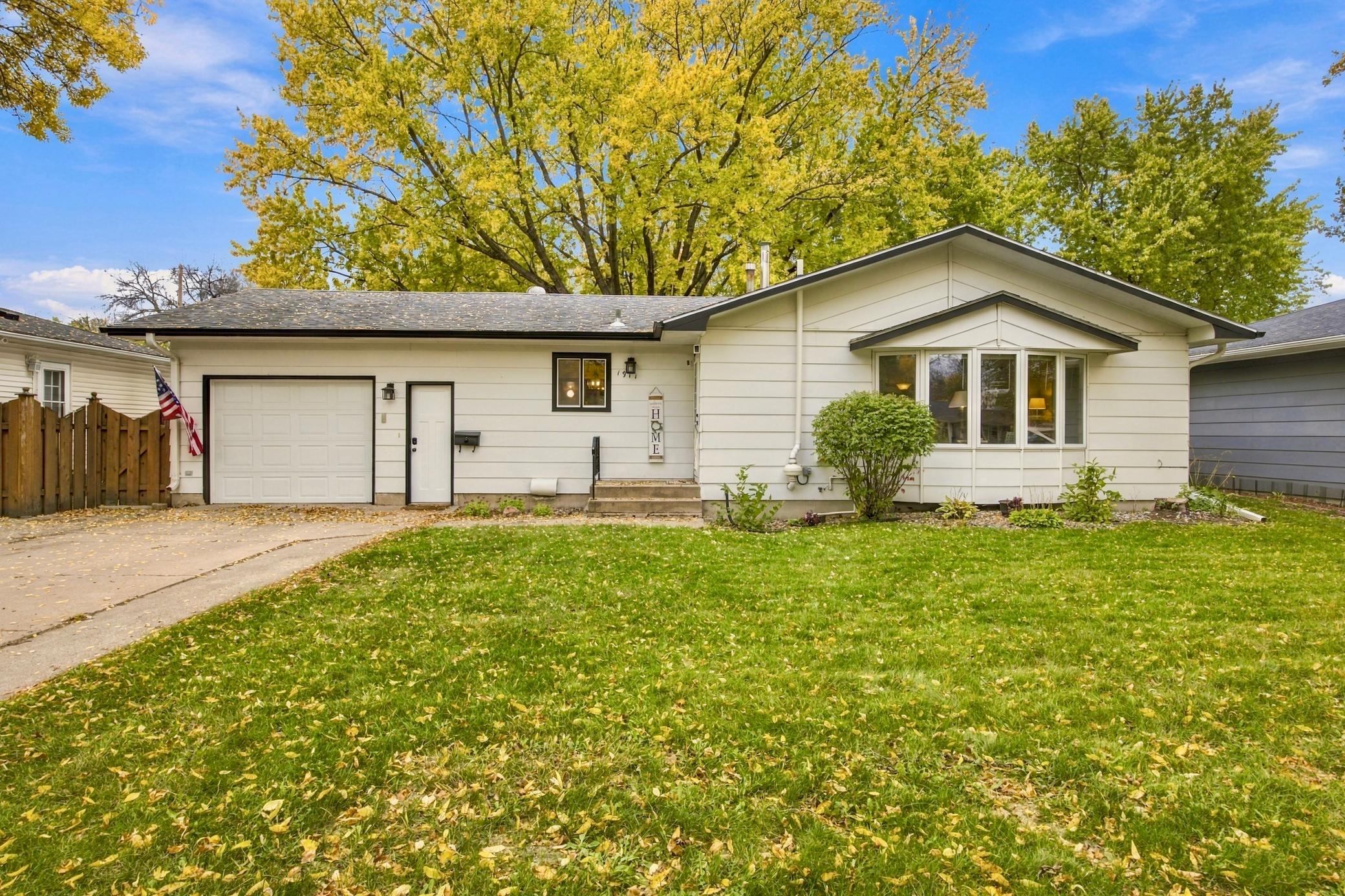 1969 single family home for sale at 1911 18th Street S in Moorhead, MN — 3 bed, 2 bath (photo 31 of 31)
