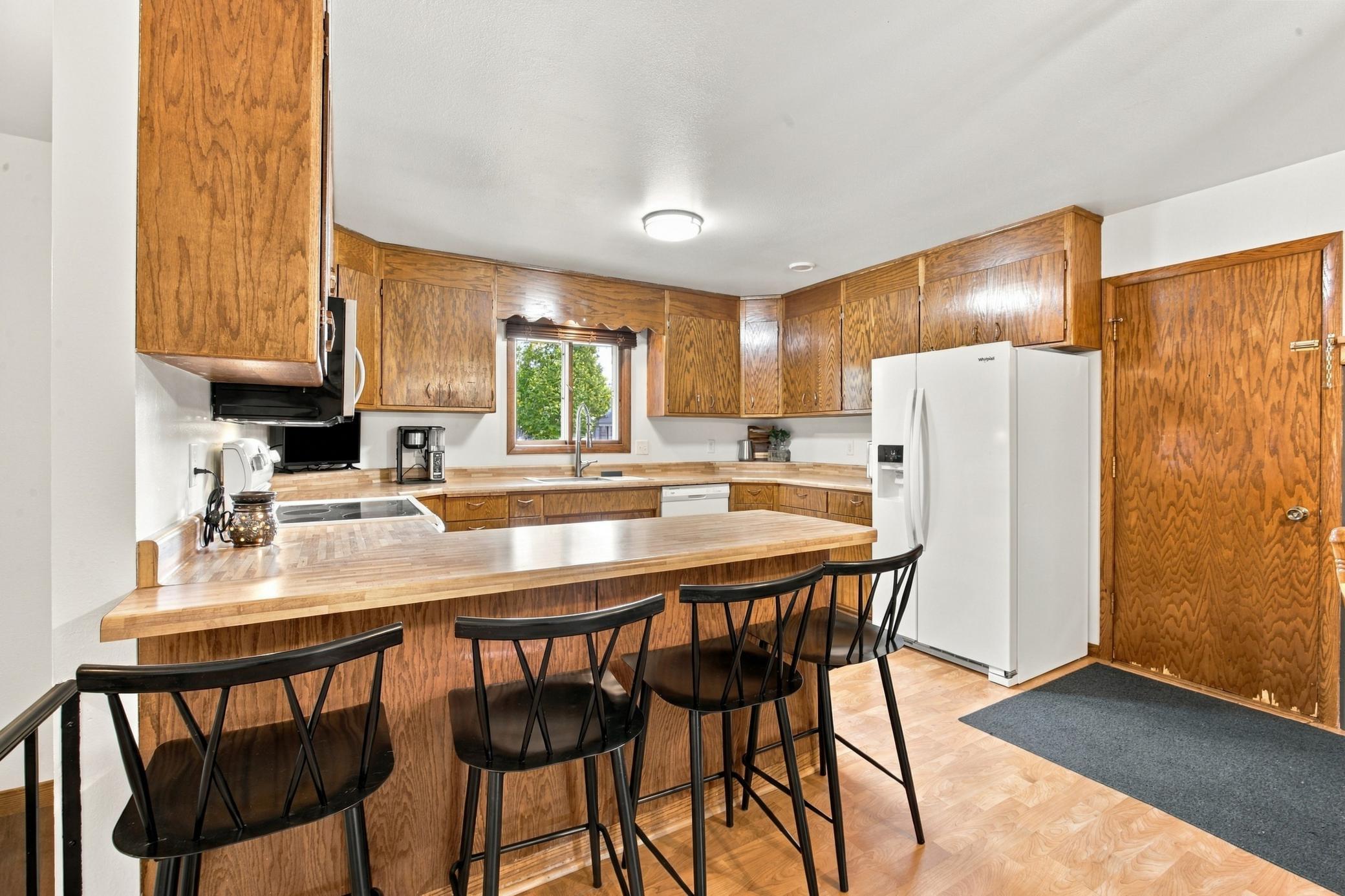 1969 single family home for sale at 1911 18th Street S in Moorhead, MN — 3 bed, 2 bath (photo 7 of 31)