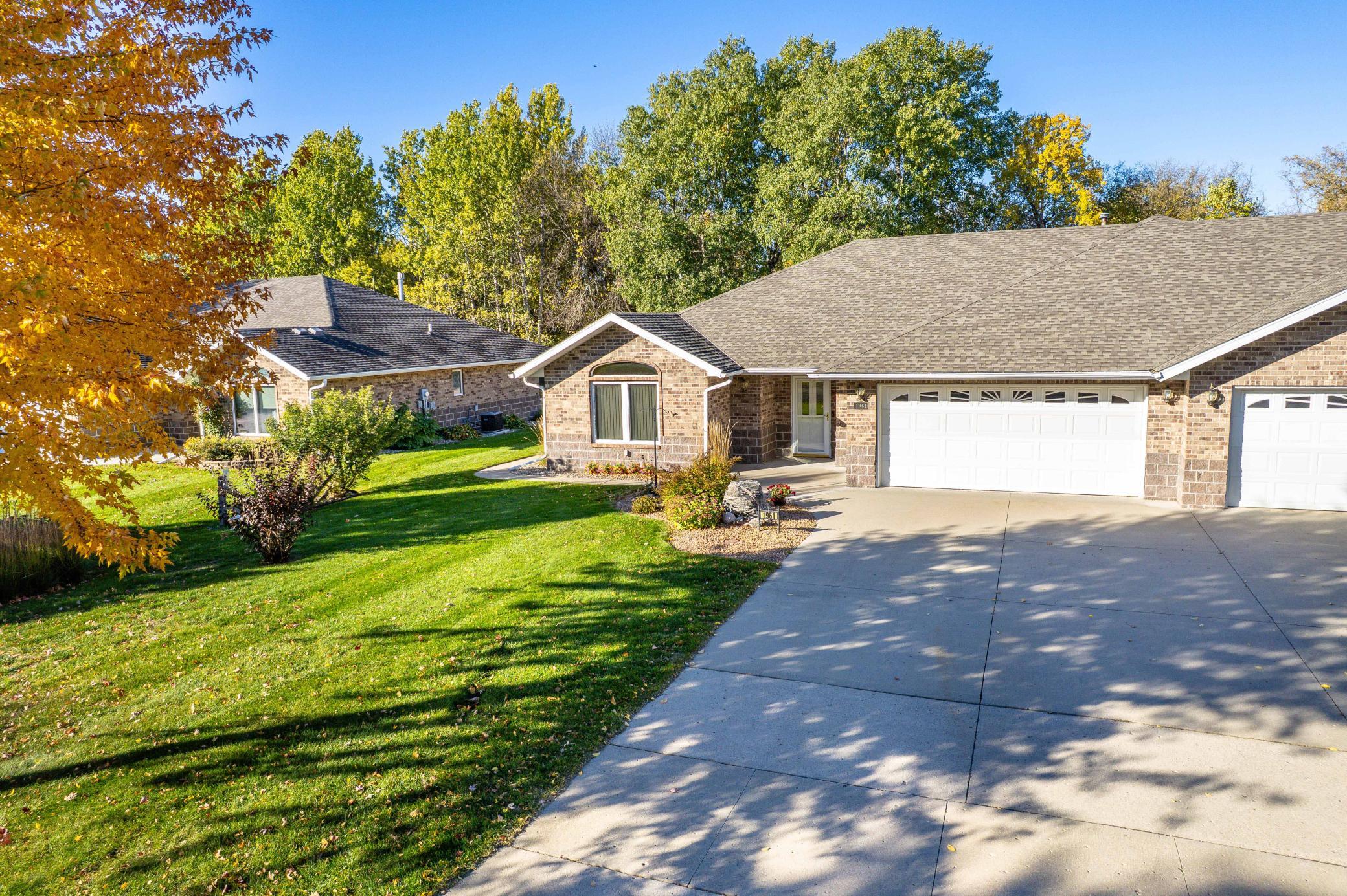 2000 townhouse for sale at 1961 Oakwood View in Fergus Falls, MN — 2 bed, 3 bath