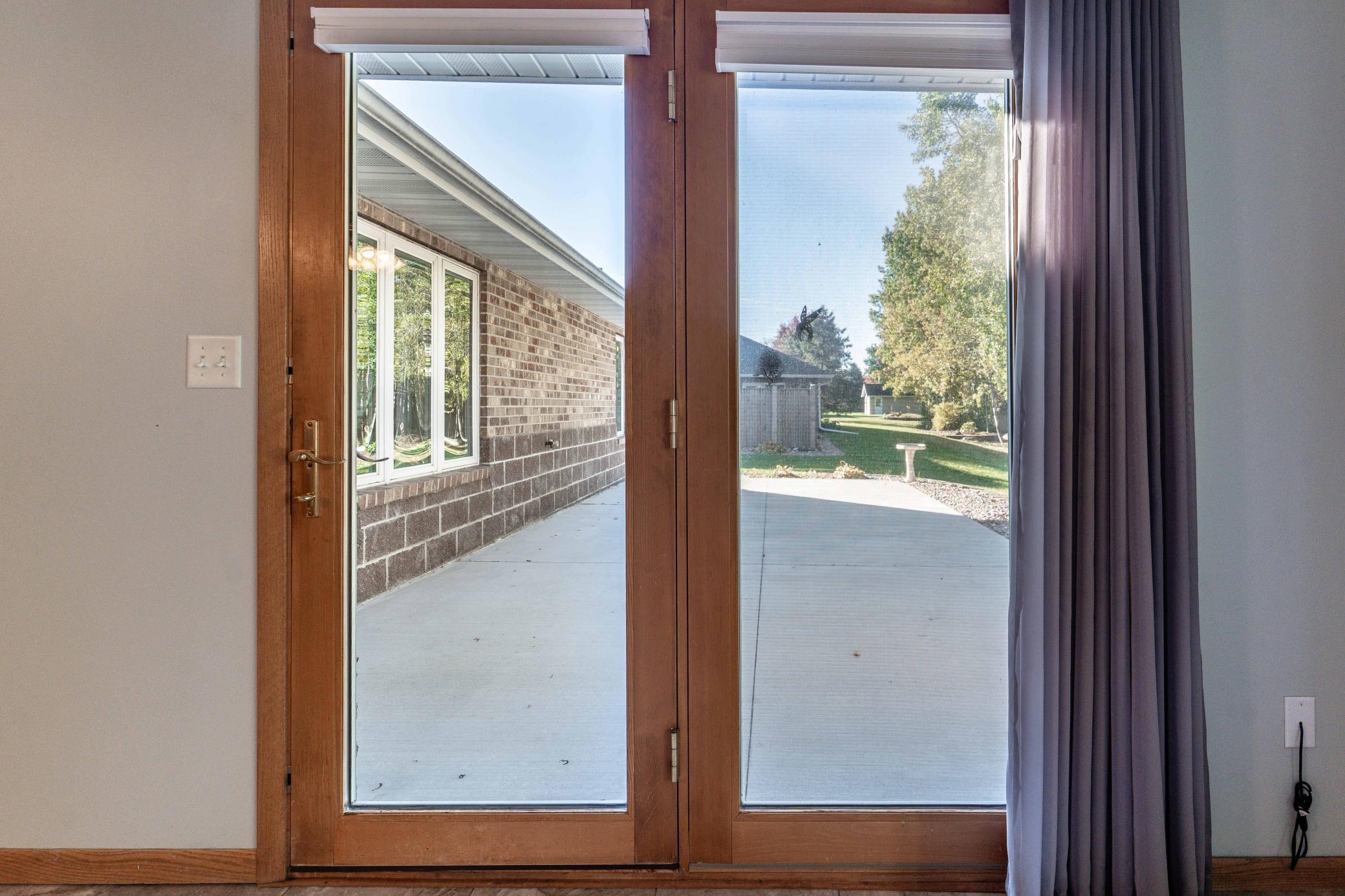 2000 townhouse for sale at 1961 Oakwood View in Fergus Falls, MN — 2 bed, 3 bath (photo 16 of 64)