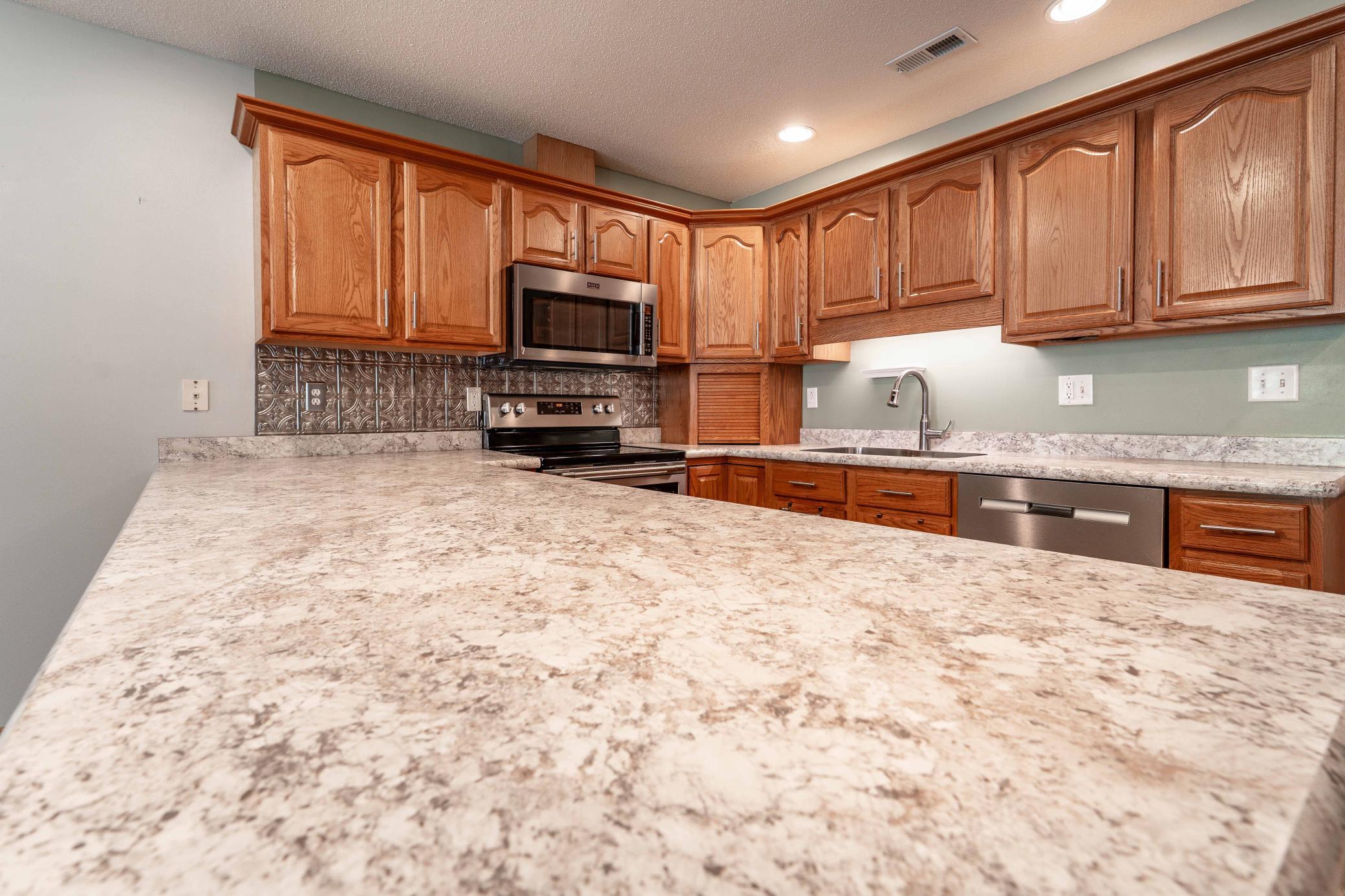 2000 townhouse for sale at 1961 Oakwood View in Fergus Falls, MN — 2 bed, 3 bath (photo 19 of 64)