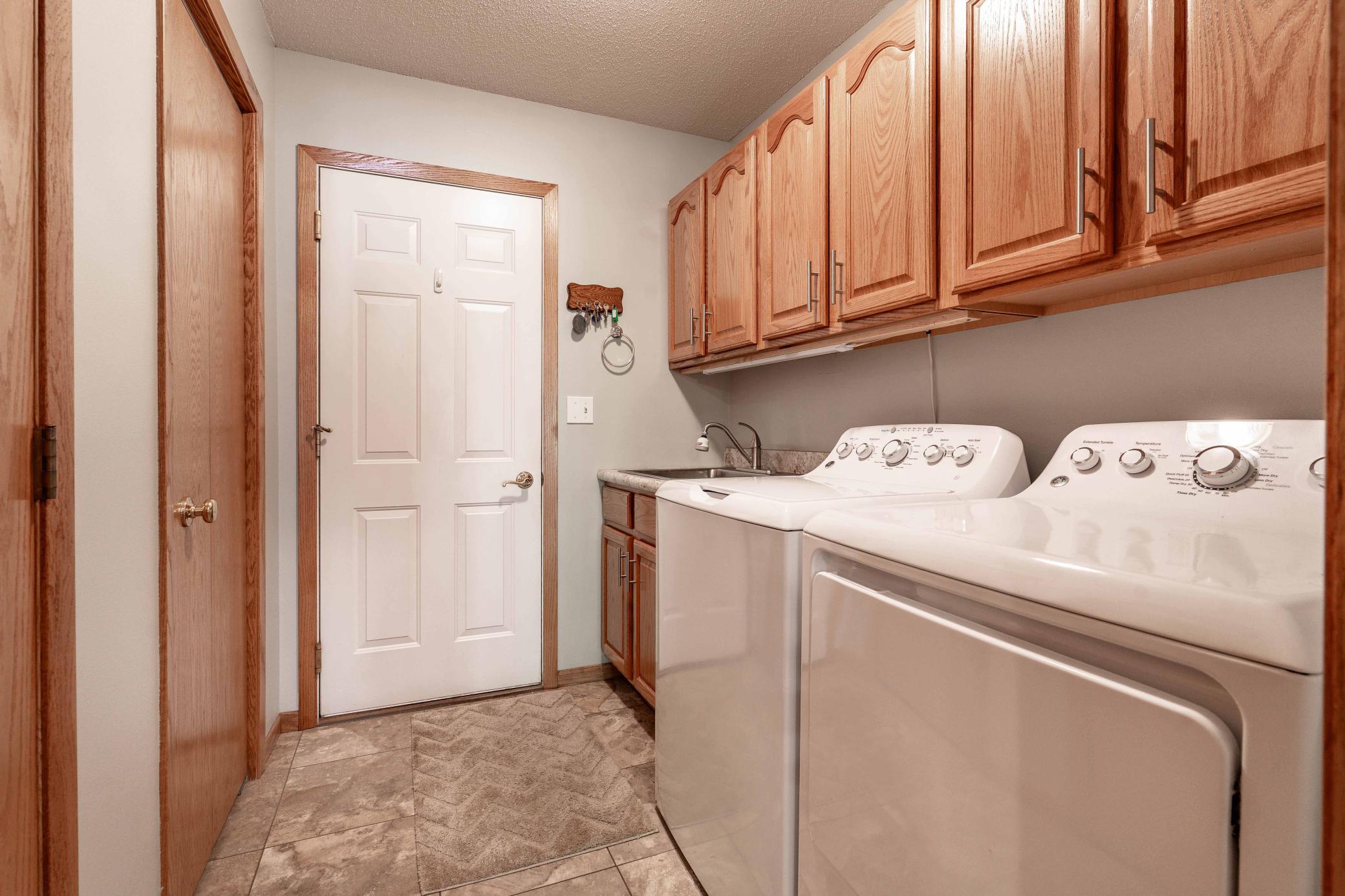 2000 townhouse for sale at 1961 Oakwood View in Fergus Falls, MN — 2 bed, 3 bath (photo 24 of 64)