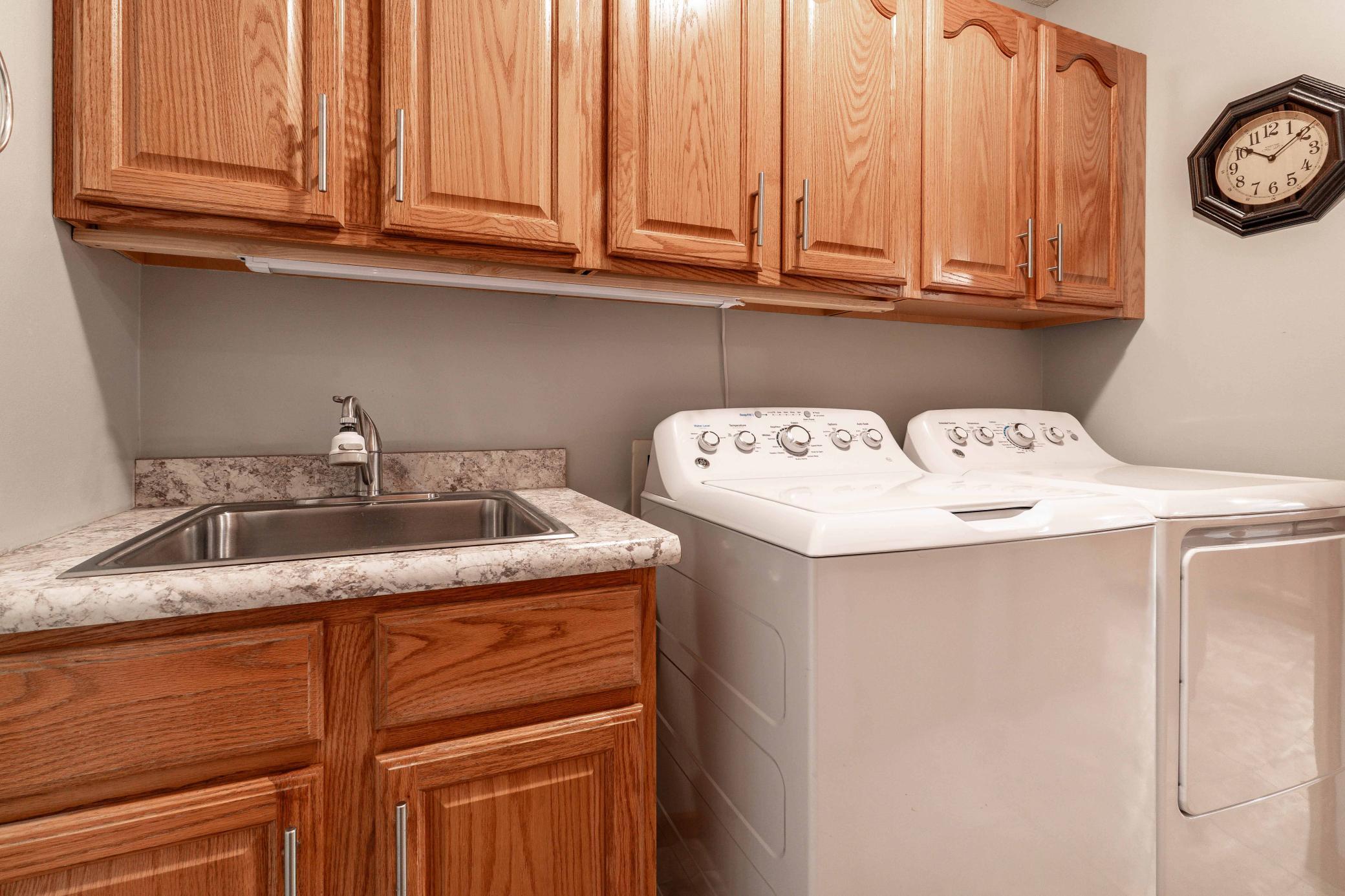 2000 townhouse for sale at 1961 Oakwood View in Fergus Falls, MN — 2 bed, 3 bath (photo 25 of 64)