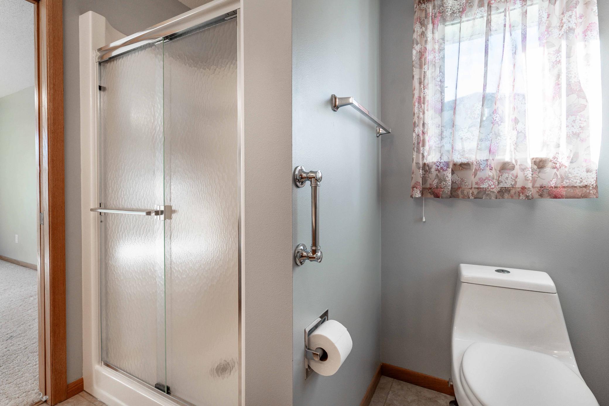 2000 townhouse for sale at 1961 Oakwood View in Fergus Falls, MN — 2 bed, 3 bath (photo 30 of 64)