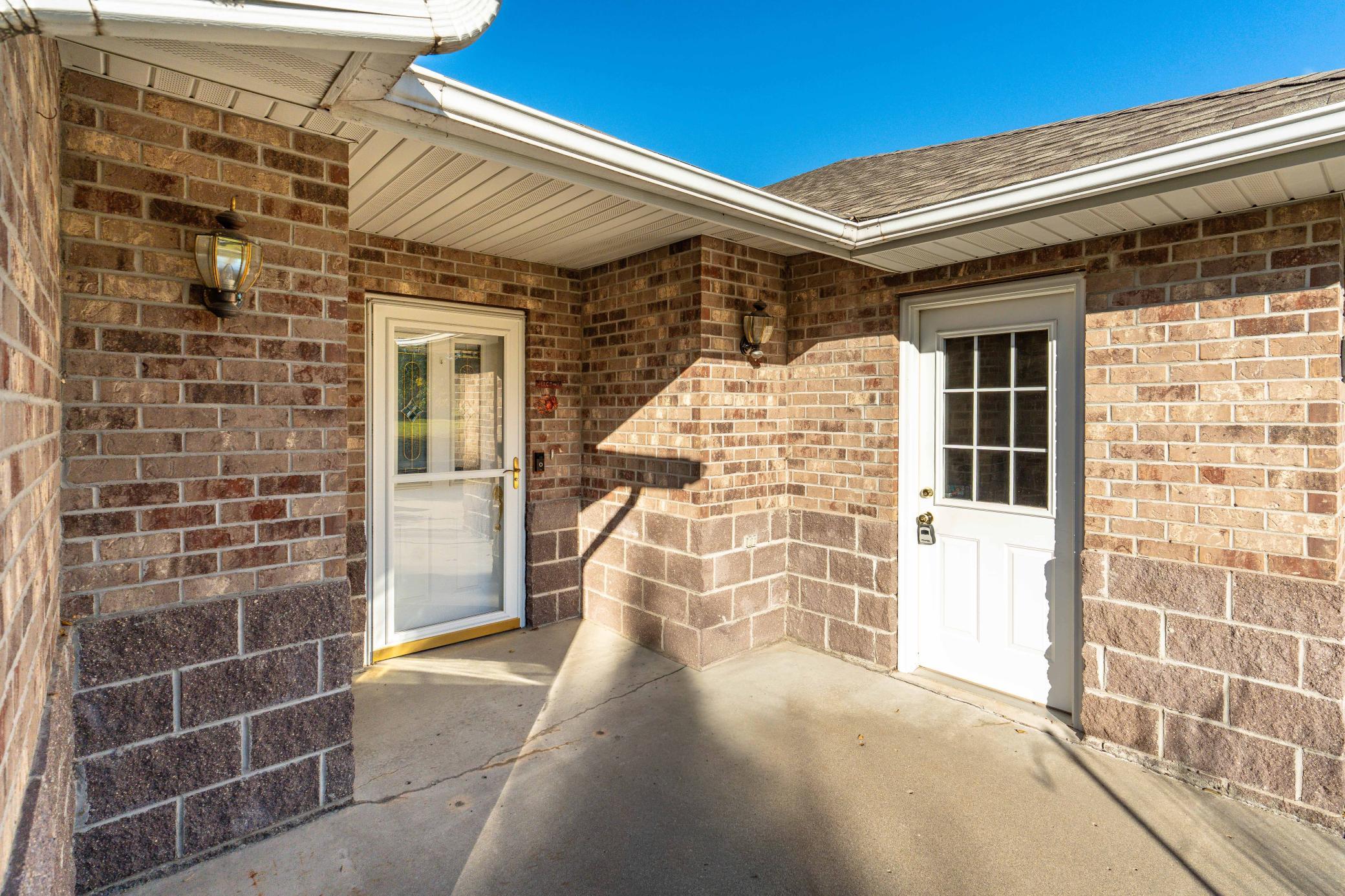 2000 townhouse for sale at 1961 Oakwood View in Fergus Falls, MN — 2 bed, 3 bath (photo 5 of 64)