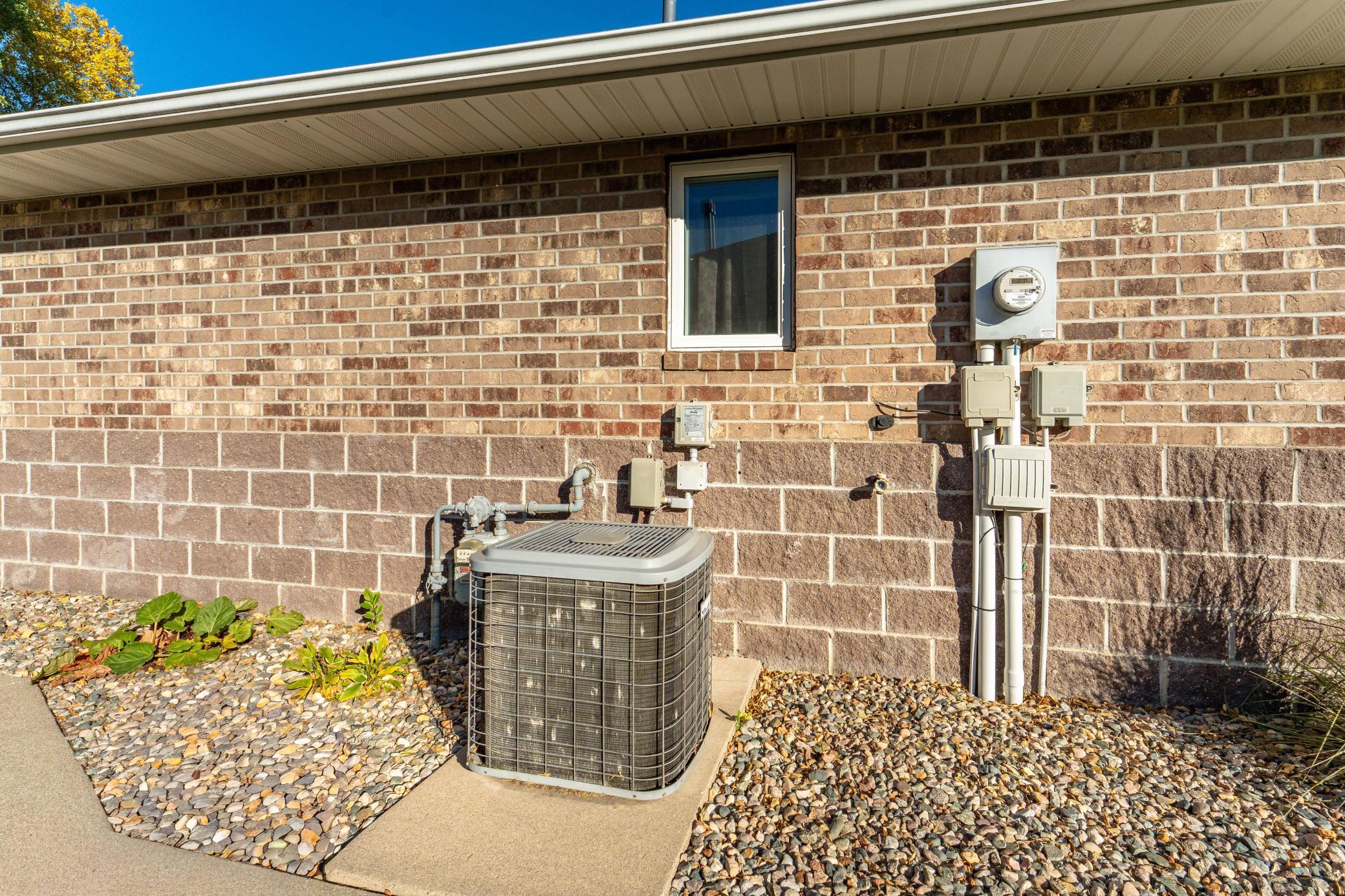 2000 townhouse for sale at 1961 Oakwood View in Fergus Falls, MN — 2 bed, 3 bath (photo 41 of 64)