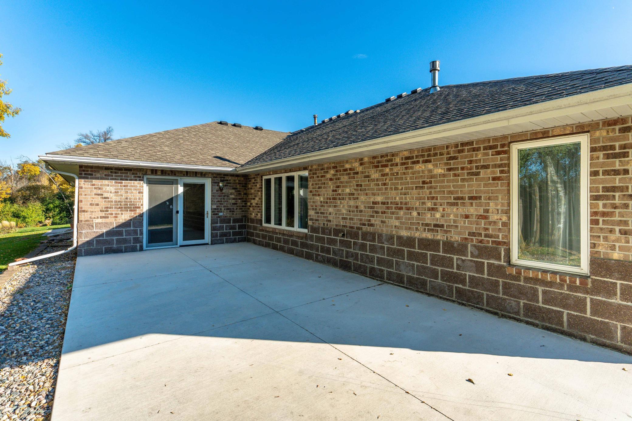2000 townhouse for sale at 1961 Oakwood View in Fergus Falls, MN — 2 bed, 3 bath (photo 42 of 64)