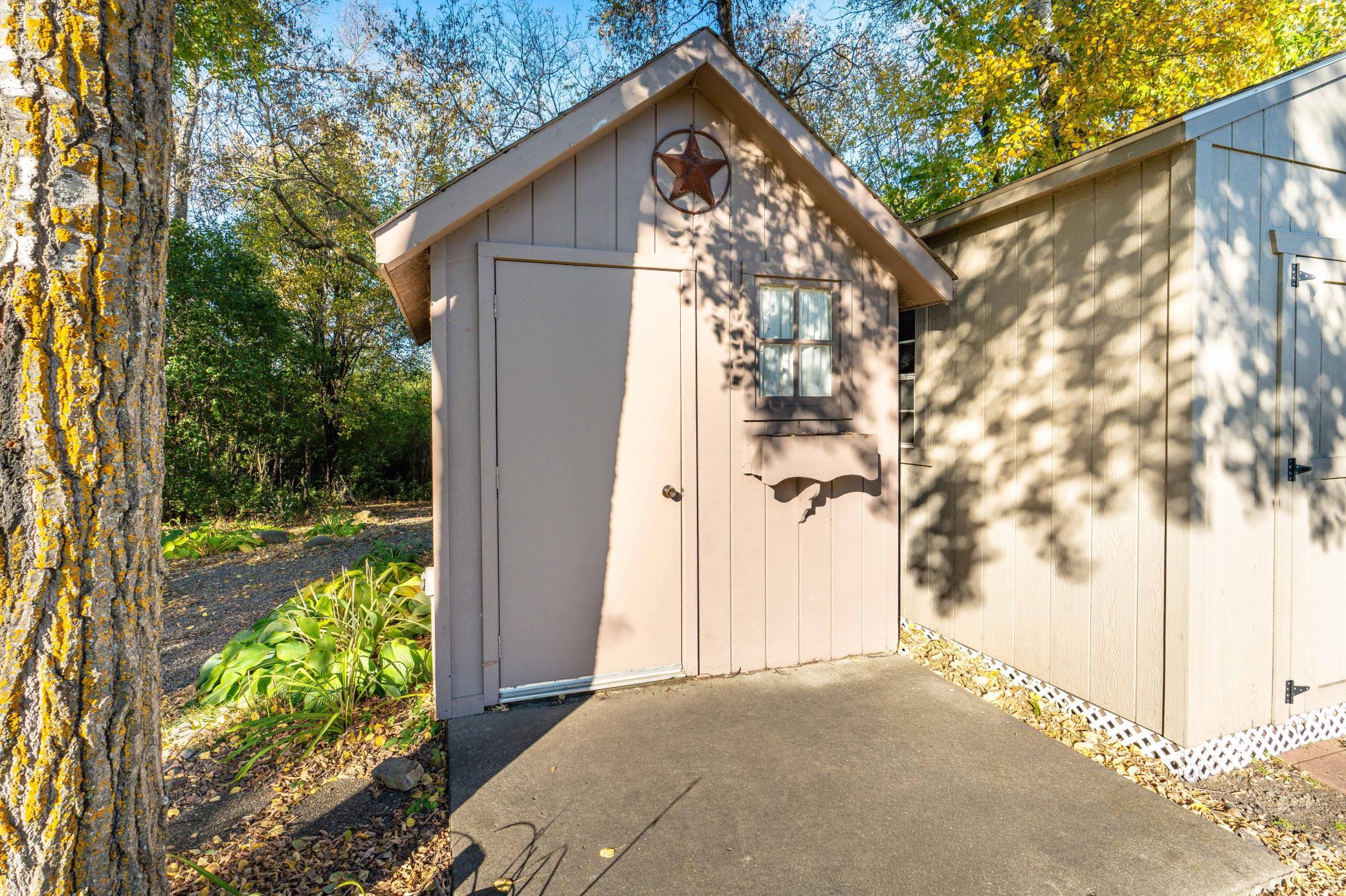 2000 townhouse for sale at 1961 Oakwood View in Fergus Falls, MN — 2 bed, 3 bath (photo 50 of 64)