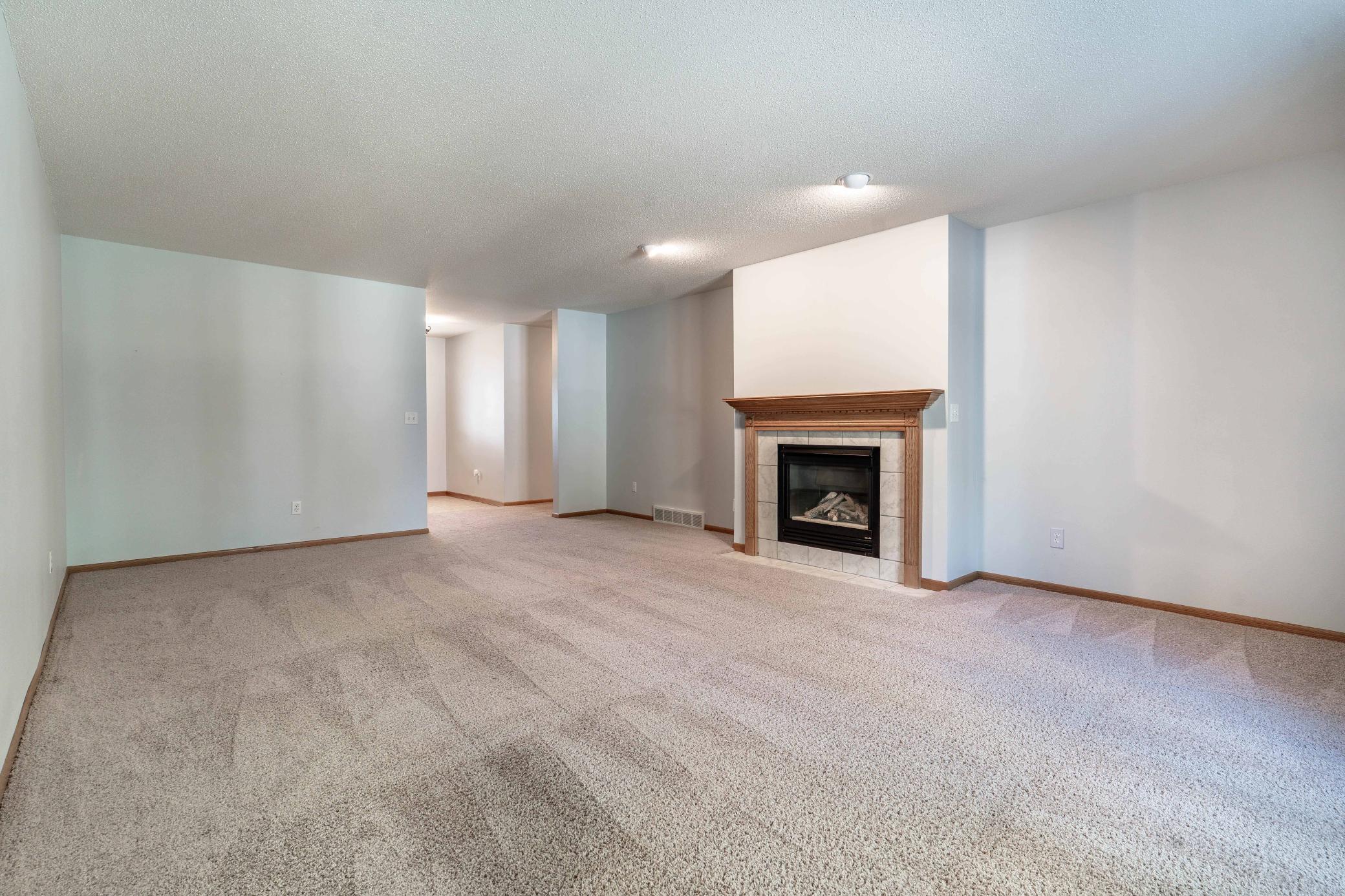 2000 townhouse for sale at 1961 Oakwood View in Fergus Falls, MN — 2 bed, 3 bath (photo 9 of 64)