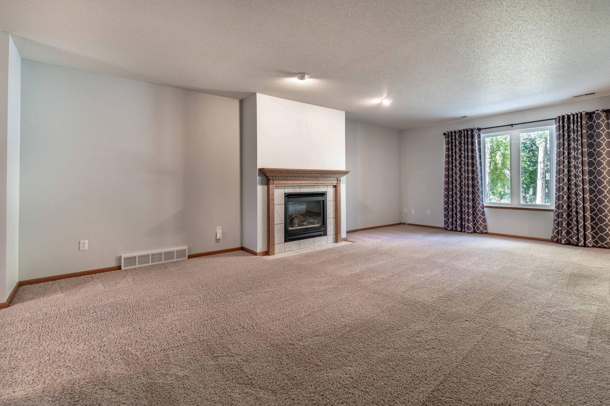 2000 townhouse for sale at 1961 Oakwood View in Fergus Falls, MN — 2 bed, 3 bath (photo 10 of 64)