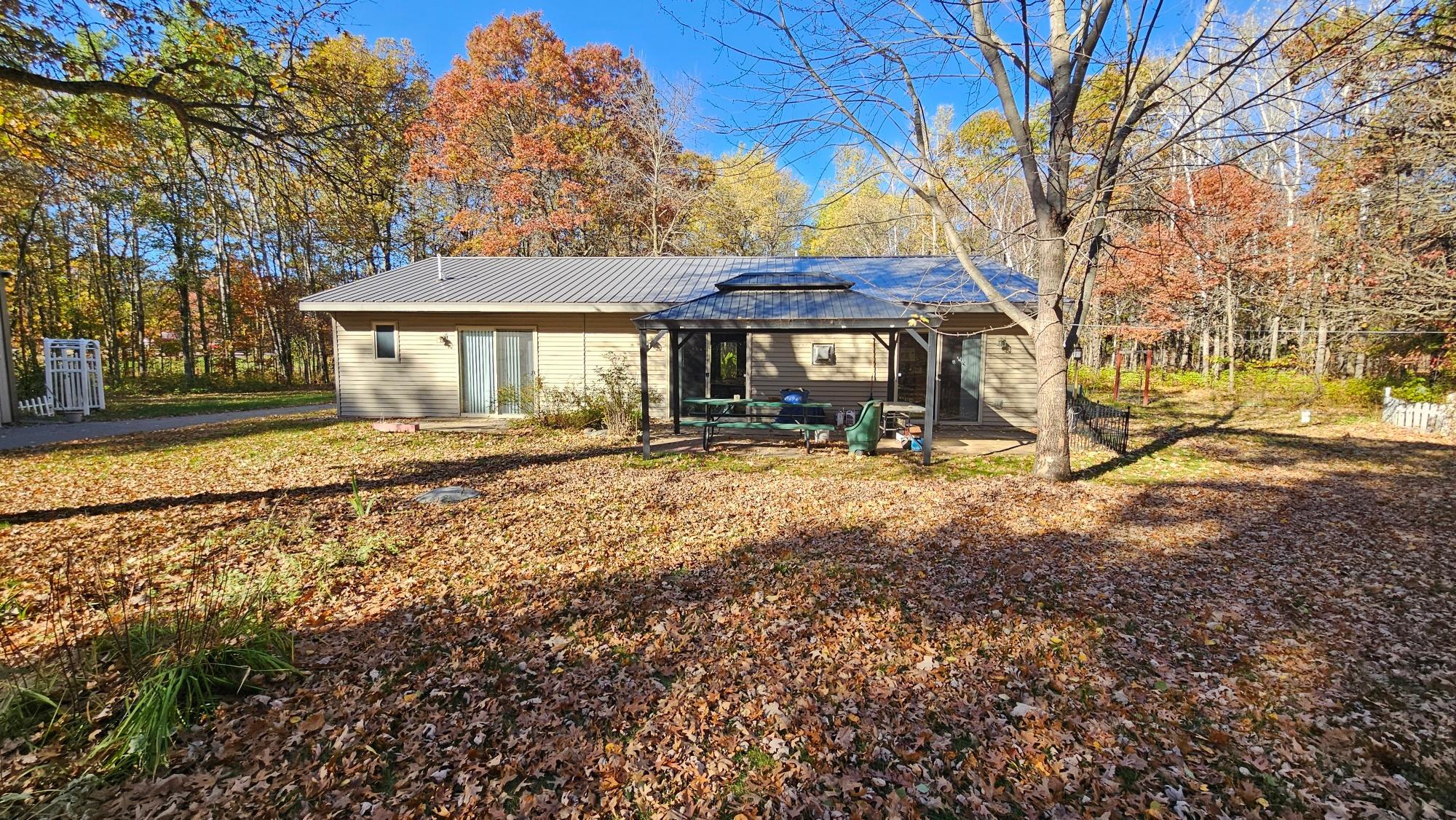 1997 single family home for sale at 10284 Saint Mathias Road in Brainerd, MN — 3 bed, 3 bath (photo 4 of 12)