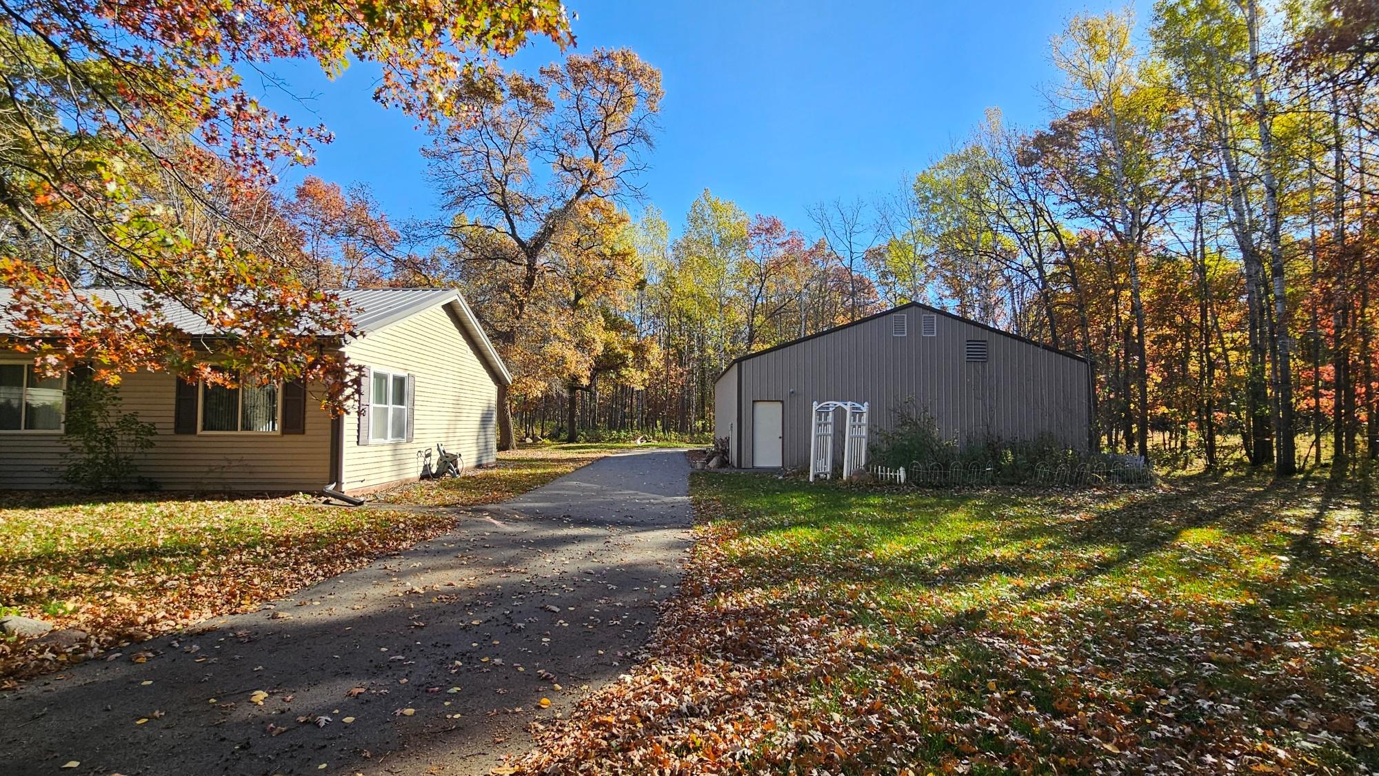 1997 single family home for sale at 10284 Saint Mathias Road in Brainerd, MN — 3 bed, 3 bath (photo 7 of 12)