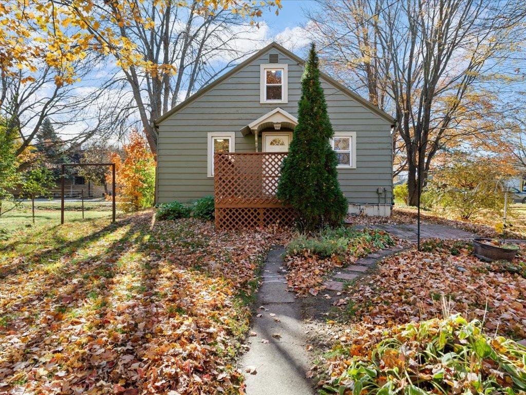 1950 single family home for sale at 21 1st Street SE in Crosby, MN — 3 bed, 1 bath (photo 2 of 27)