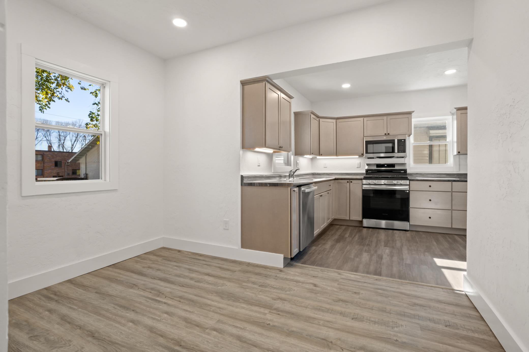 1920 single family home for sale at 915 1st Street N in Fargo, ND — 3 bed, 2 bath (photo 11 of 48)