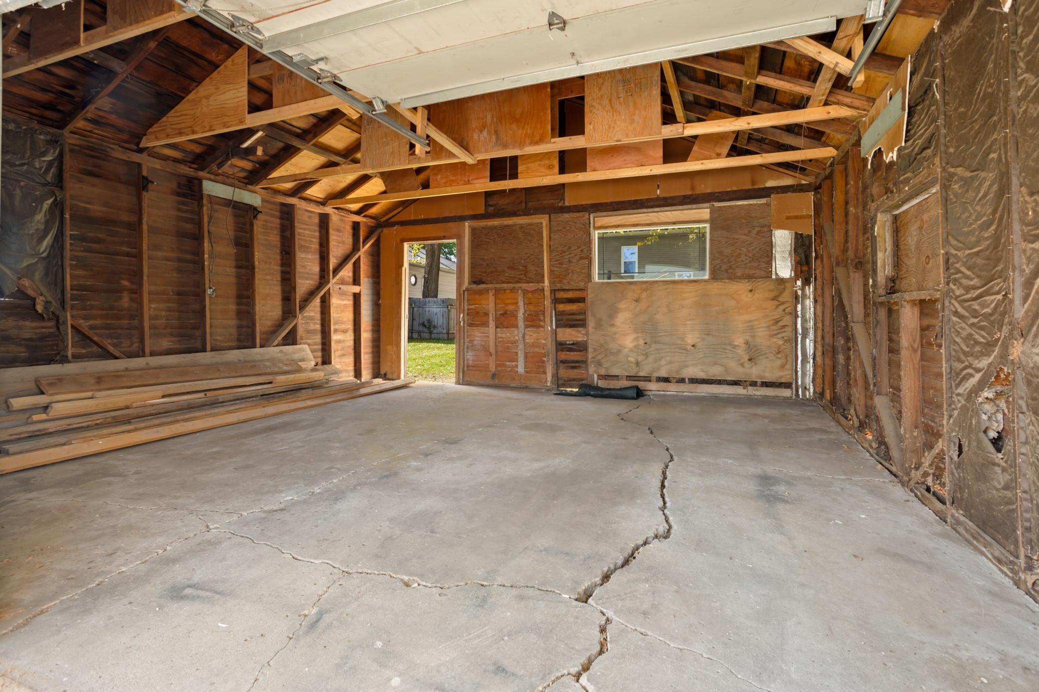 1920 single family home for sale at 915 1st Street N in Fargo, ND — 3 bed, 2 bath (photo 42 of 48)