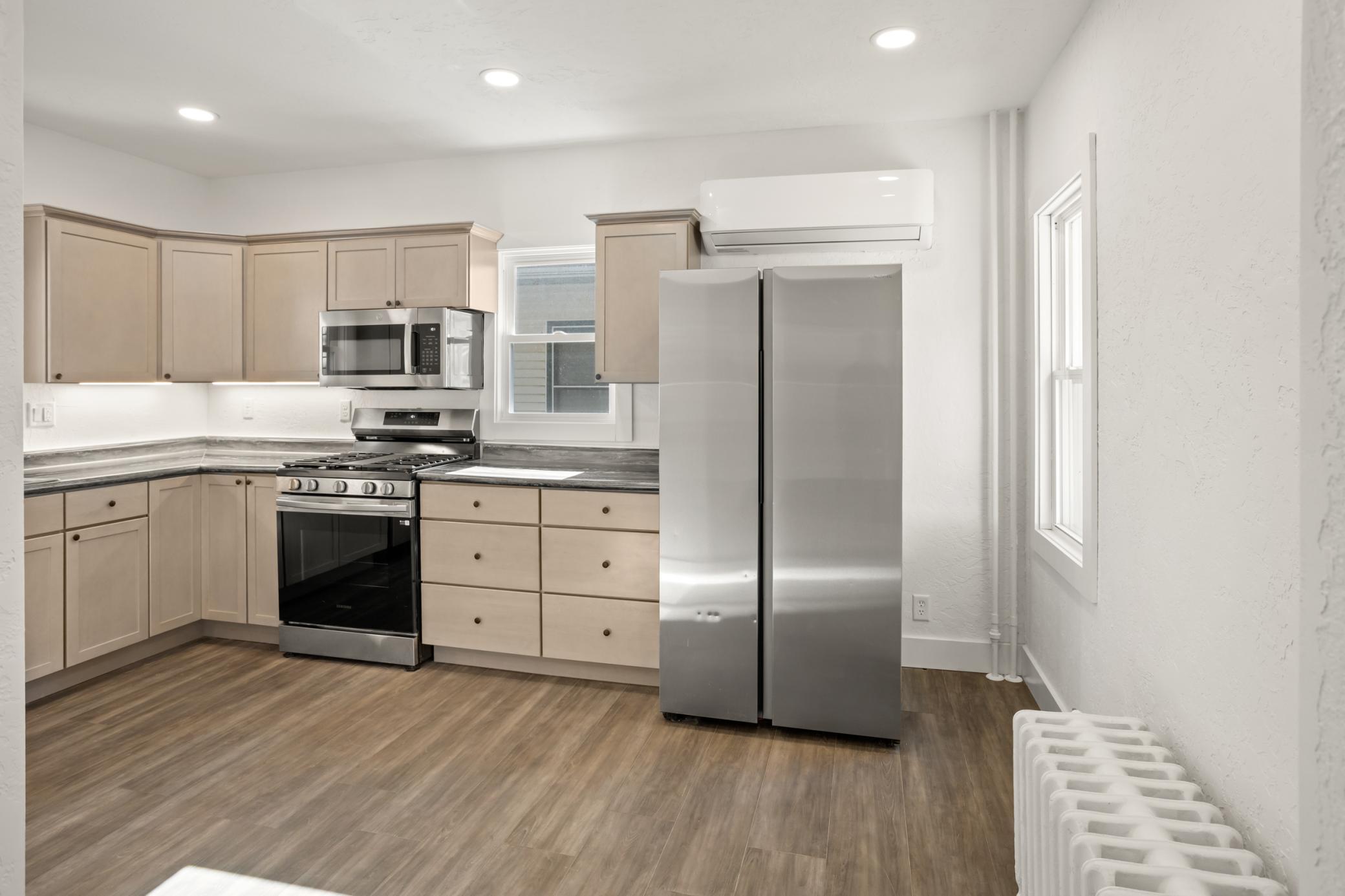 1920 single family home for sale at 915 1st Street N in Fargo, ND — 3 bed, 2 bath (photo 7 of 48)