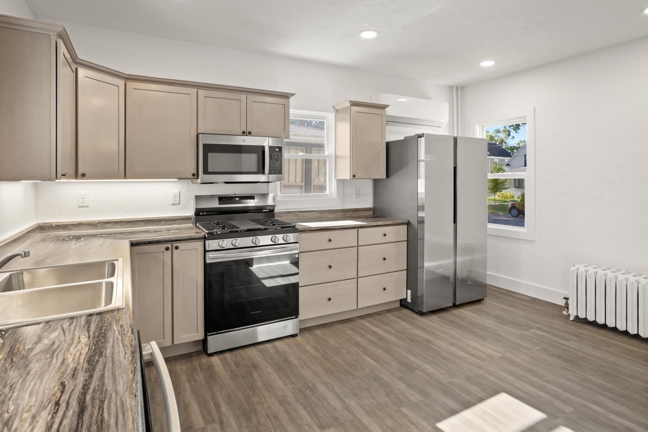 1920 single family home for sale at 915 1st Street N in Fargo, ND — 3 bed, 2 bath (photo 9 of 48)