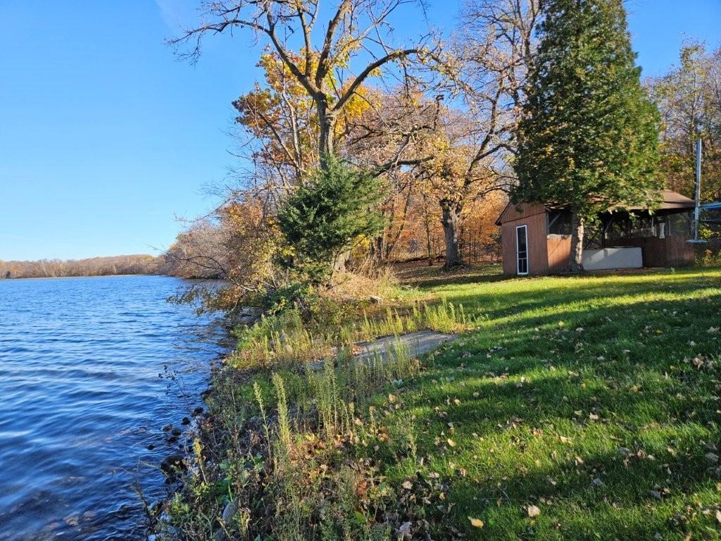 1983 single family home for sale at 38782 Railroad Drive in Richville, MN — 2 bed, 1 bath (photo 3 of 23)