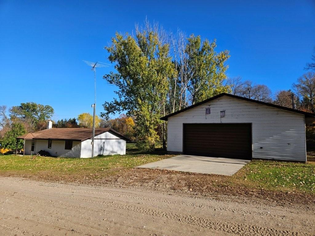 1983 single family home for sale at 38782 Railroad Drive in Richville, MN — 2 bed, 1 bath (photo 7 of 23)