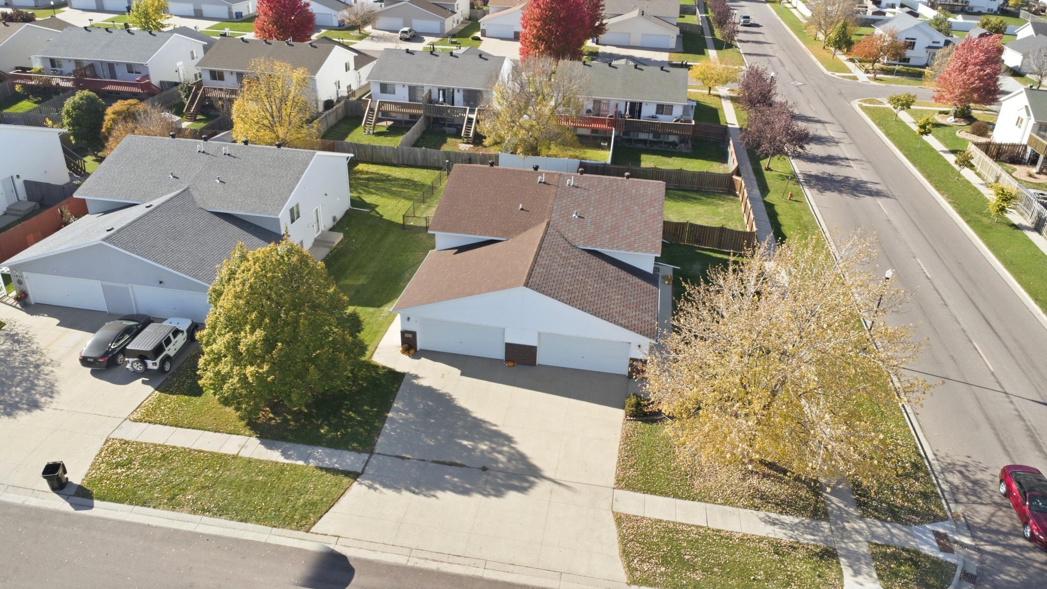 2000 twin home for sale at 1907 50th Street S in Fargo, ND — 3 bed, 2 bath (photo 2 of 44)