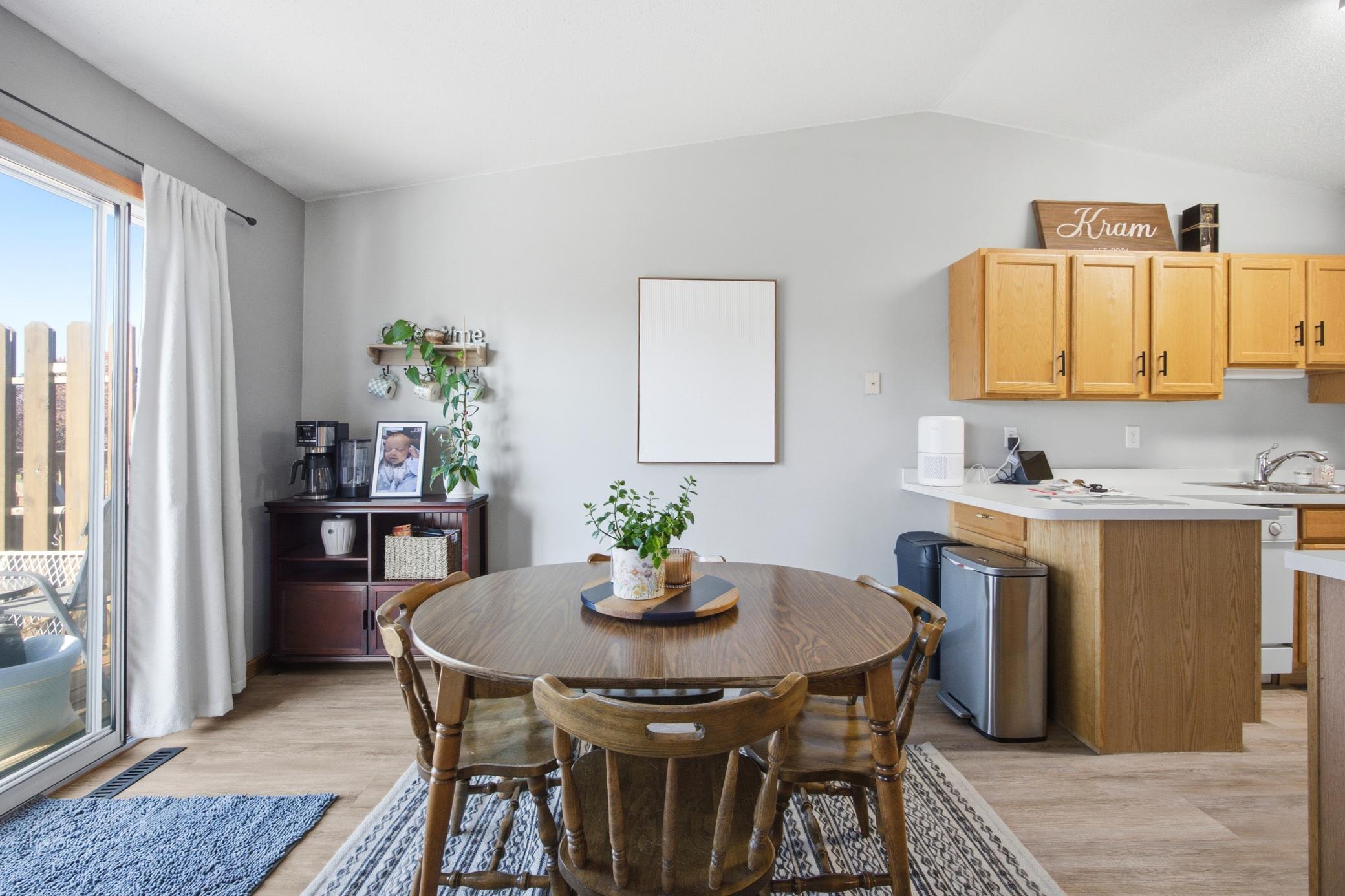 2000 twin home for sale at 1907 50th Street S in Fargo, ND — 3 bed, 2 bath (photo 11 of 44)