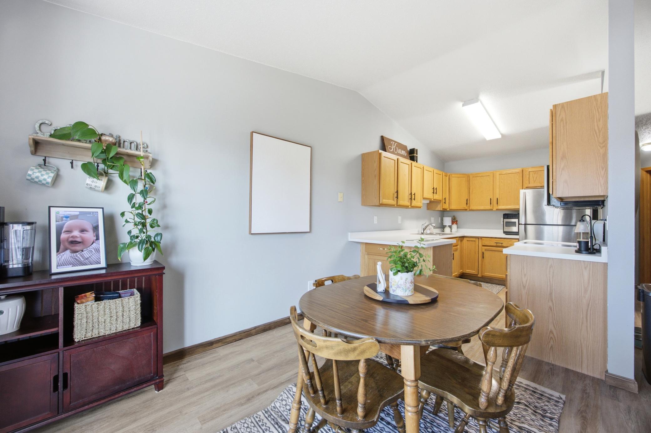 2000 twin home for sale at 1907 50th Street S in Fargo, ND — 3 bed, 2 bath (photo 12 of 44)