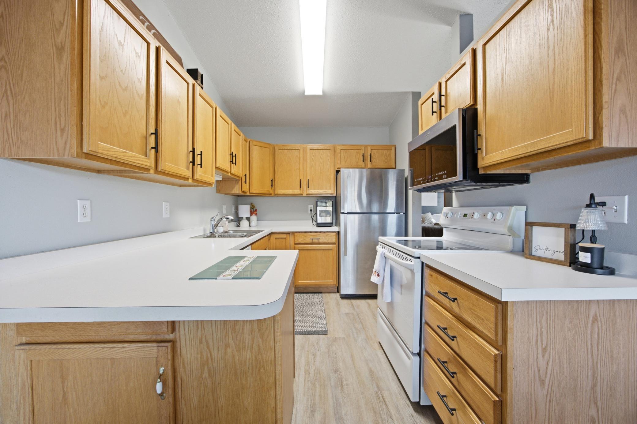 2000 twin home for sale at 1907 50th Street S in Fargo, ND — 3 bed, 2 bath (photo 13 of 44)