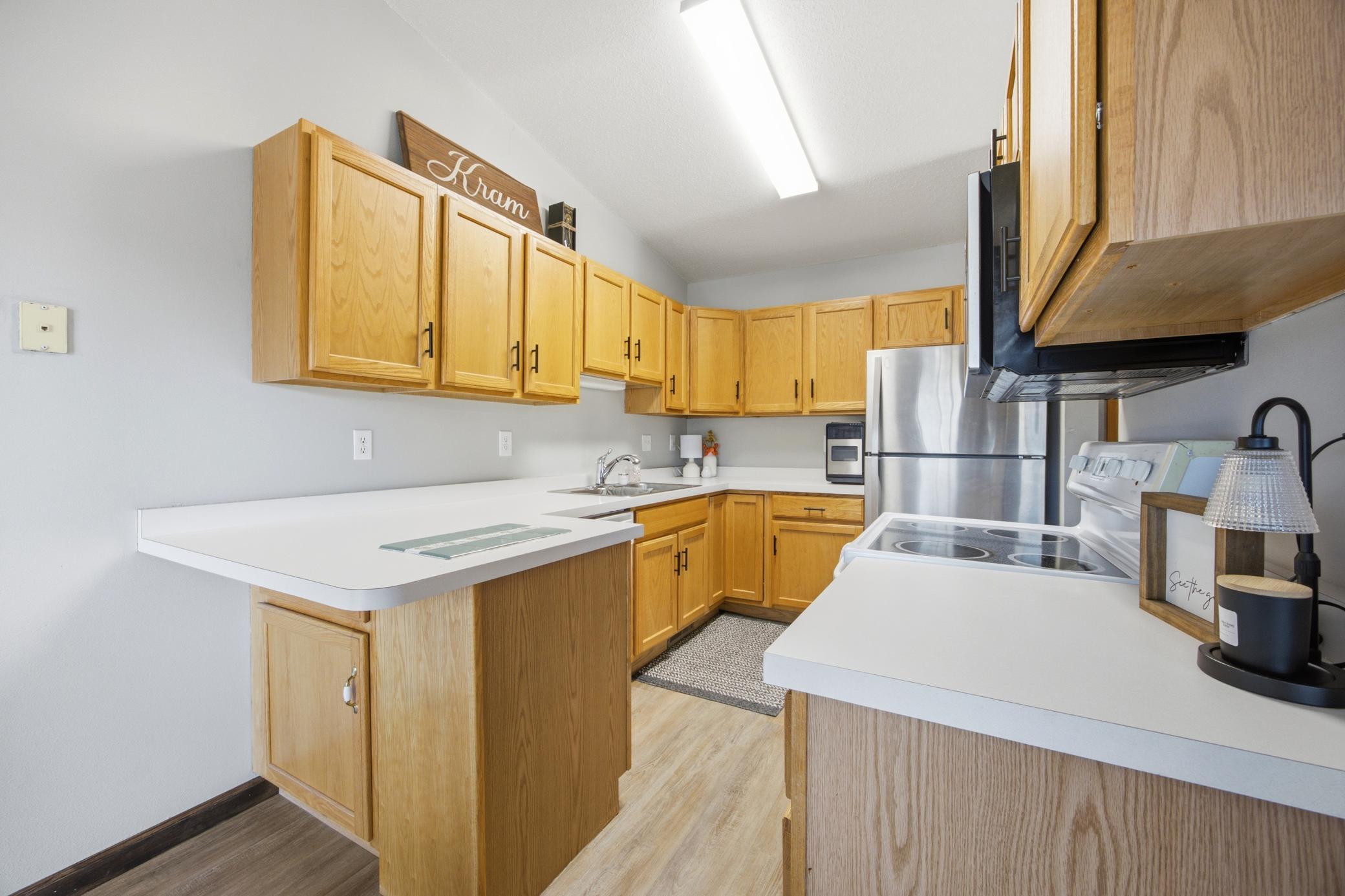 2000 twin home for sale at 1907 50th Street S in Fargo, ND — 3 bed, 2 bath (photo 14 of 44)