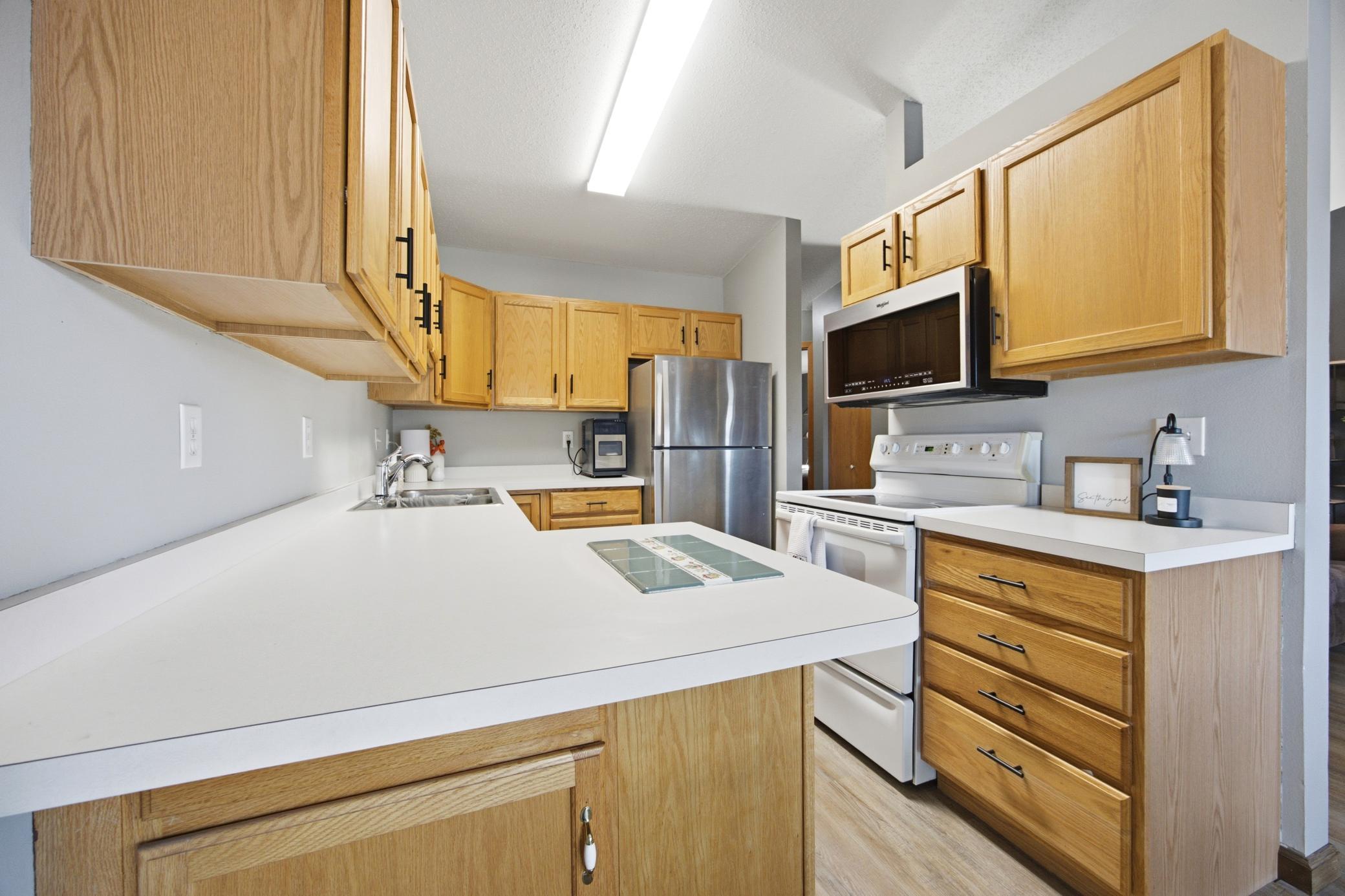 2000 twin home for sale at 1907 50th Street S in Fargo, ND — 3 bed, 2 bath (photo 15 of 44)