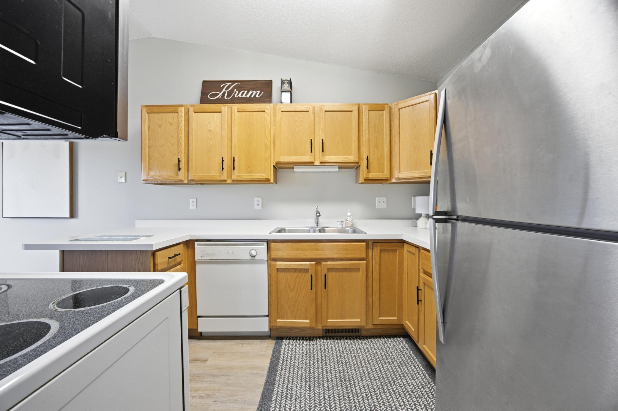 2000 twin home for sale at 1907 50th Street S in Fargo, ND — 3 bed, 2 bath (photo 18 of 44)