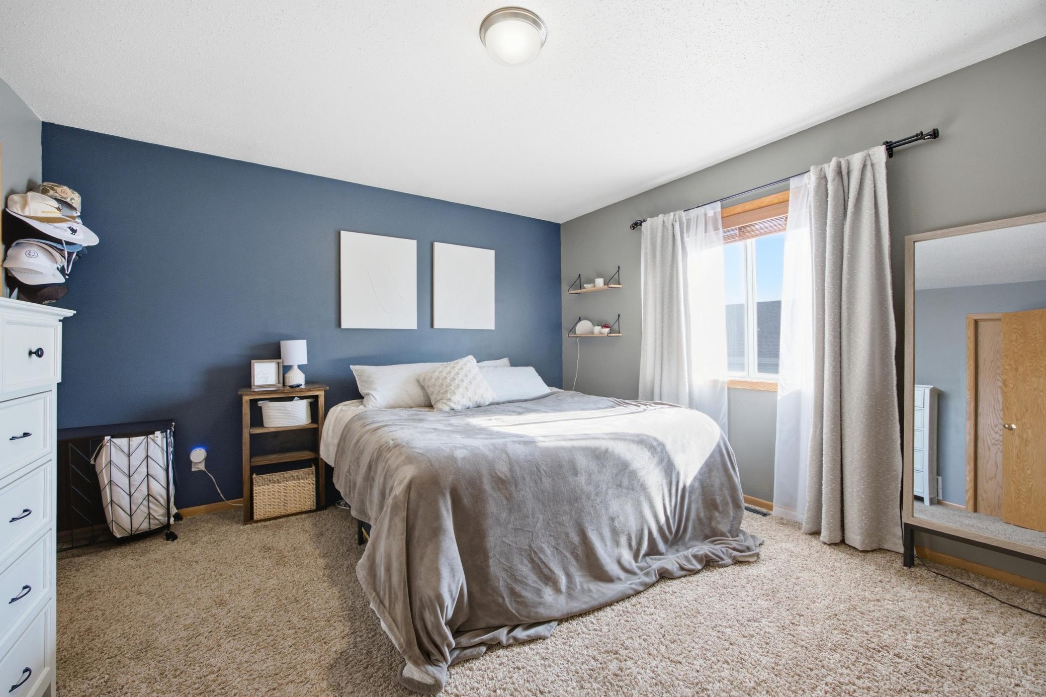 2000 twin home for sale at 1907 50th Street S in Fargo, ND — 3 bed, 2 bath (photo 21 of 44)