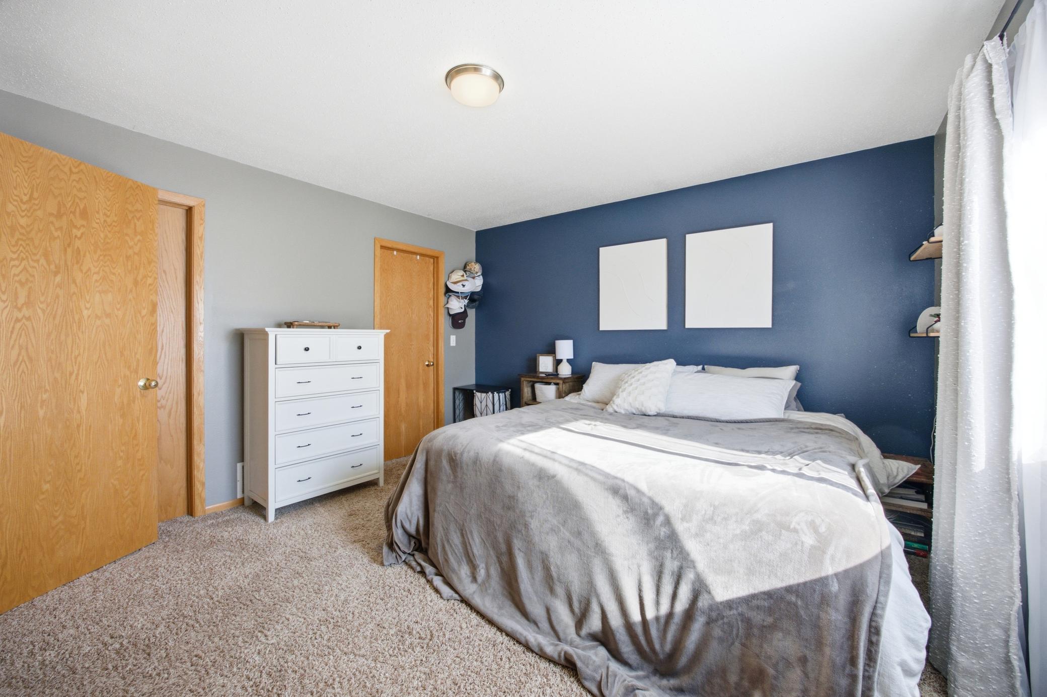 2000 twin home for sale at 1907 50th Street S in Fargo, ND — 3 bed, 2 bath (photo 22 of 44)